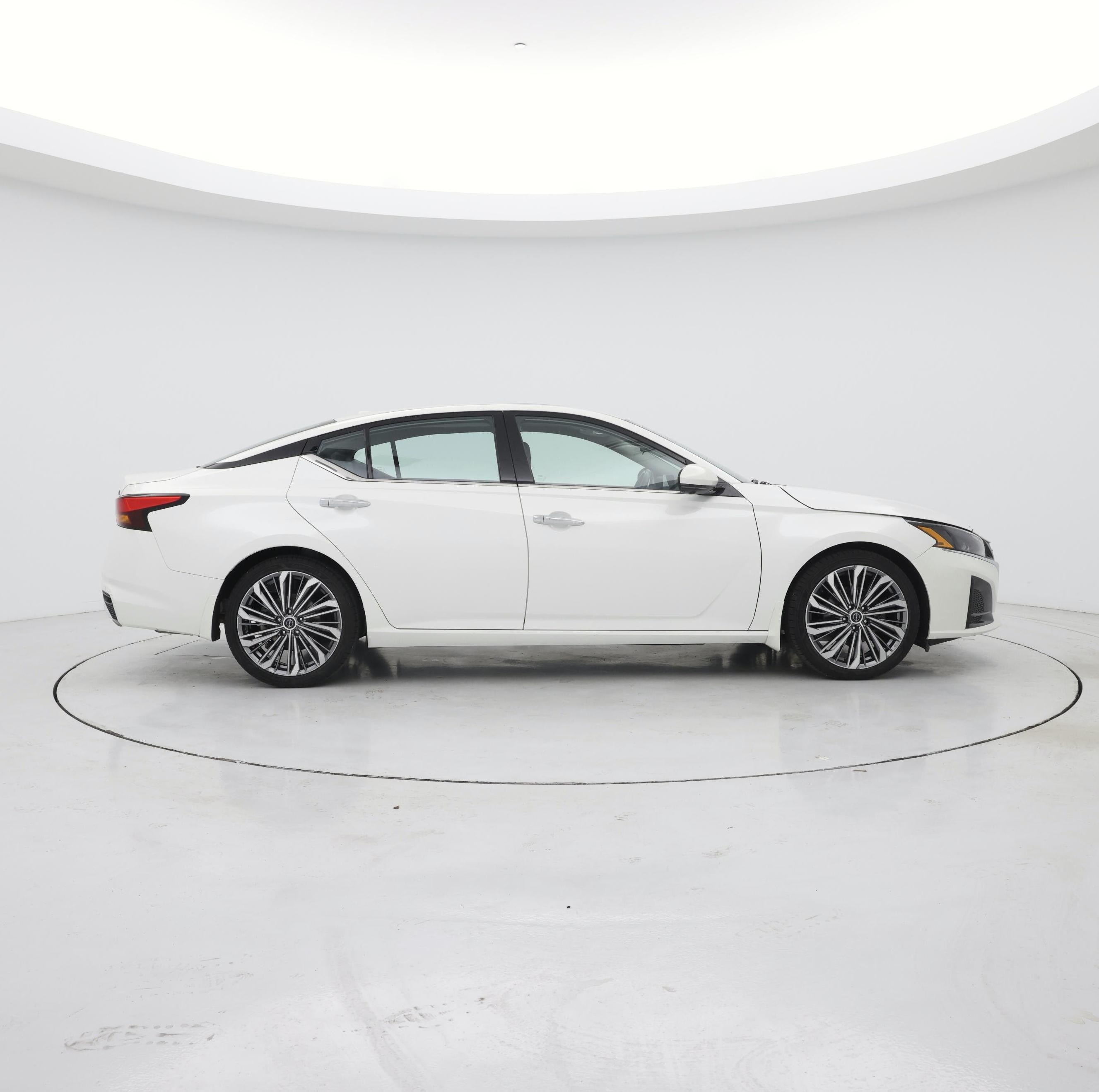 Thumbnail: 2023 Nissan Altima - 7