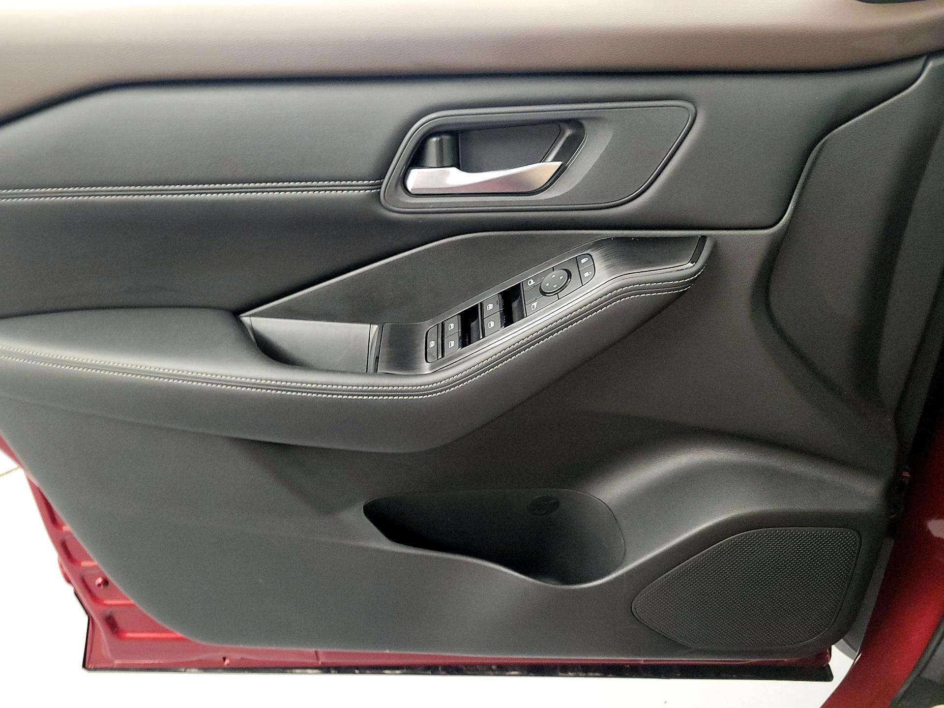 Thumbnail: 2023 Nissan Rogue - 12