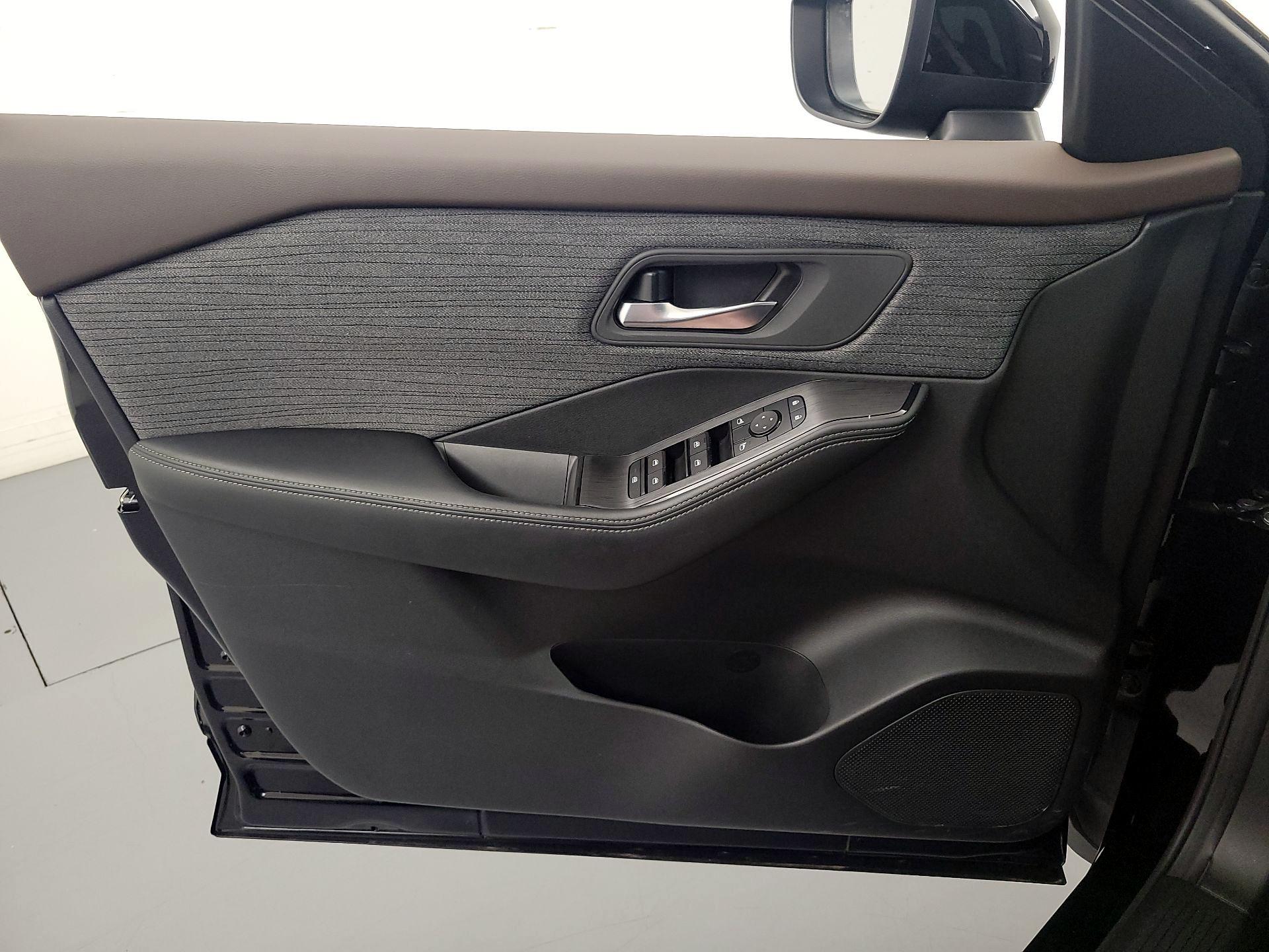 Thumbnail: 2023 Nissan Rogue - 12