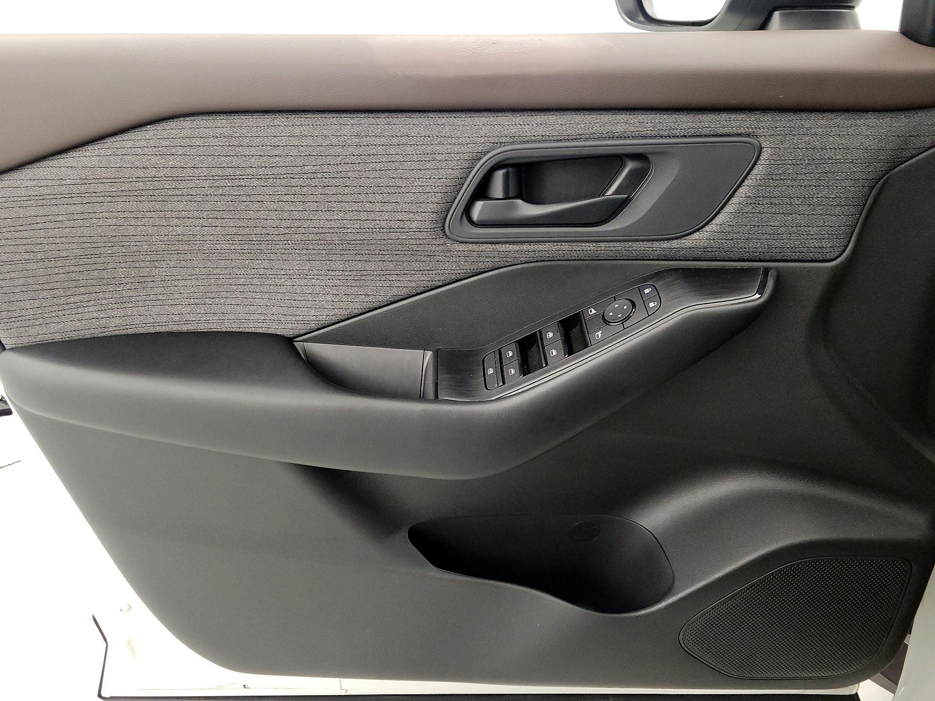 Thumbnail: 2023 Nissan Rogue - 12