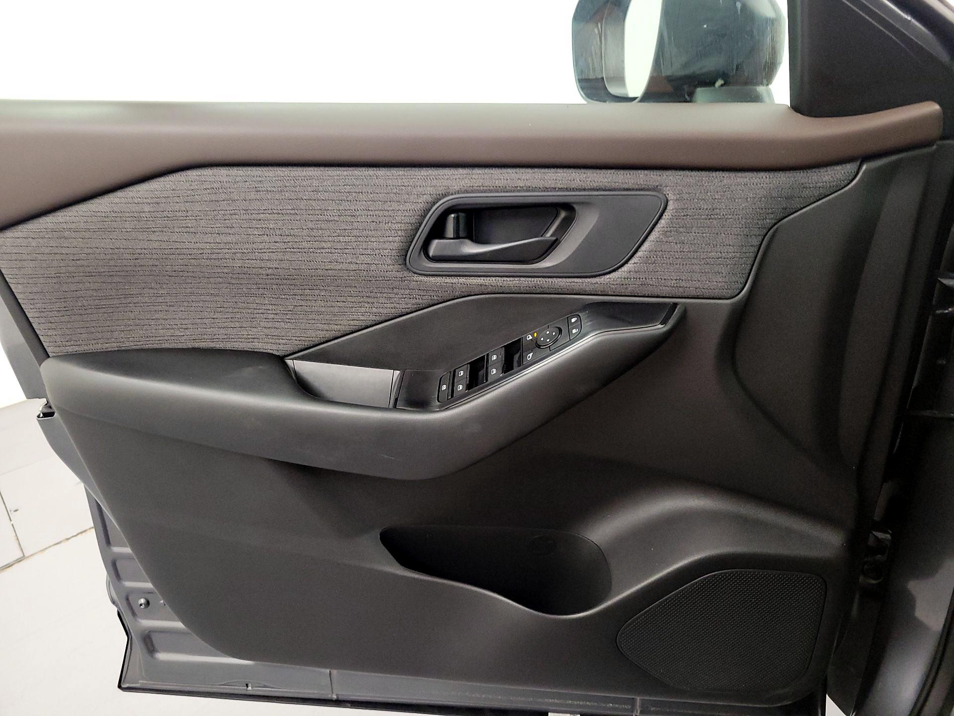 Thumbnail: 2023 Nissan Rogue - 12