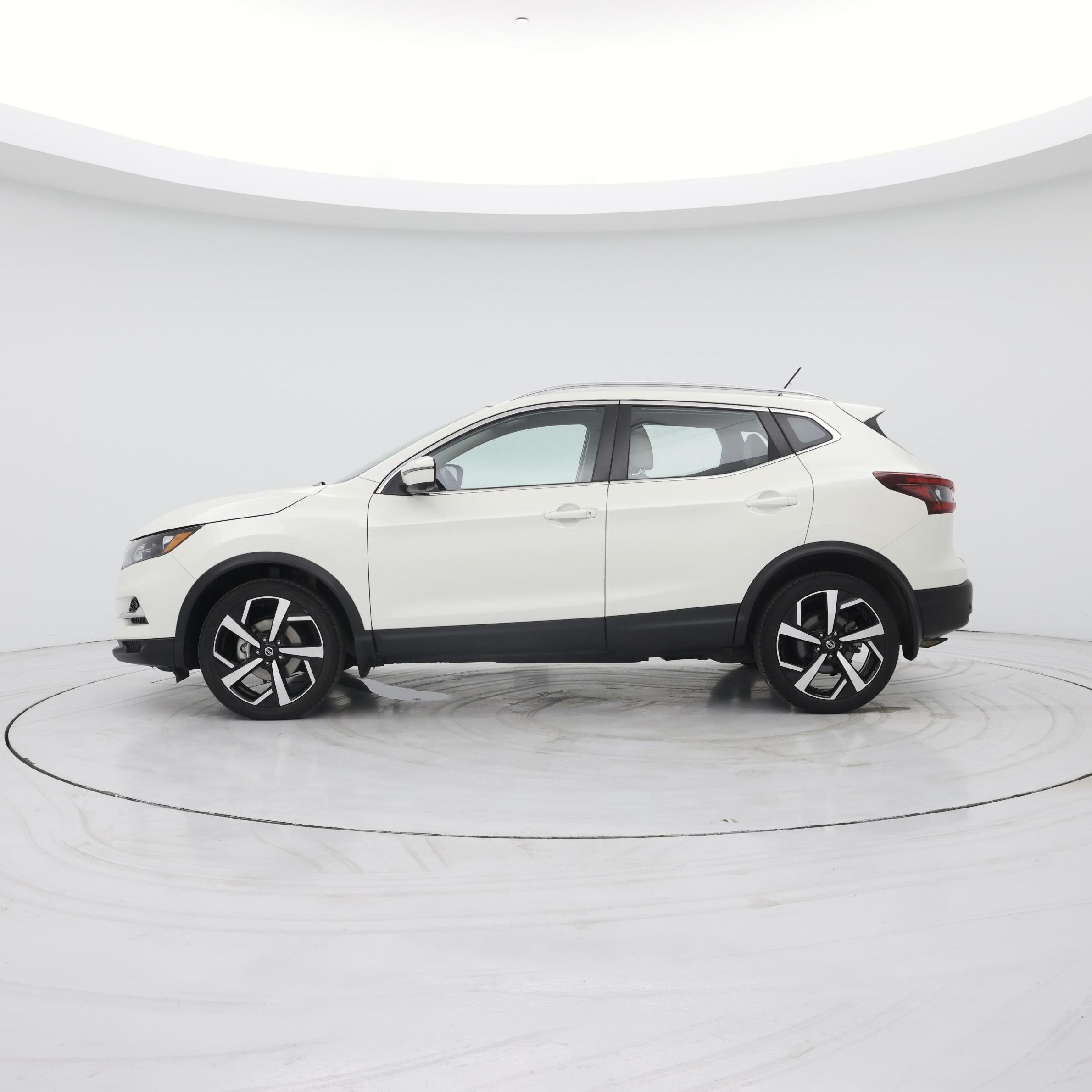 Thumbnail: 2022 Nissan Rogue Sport - 3