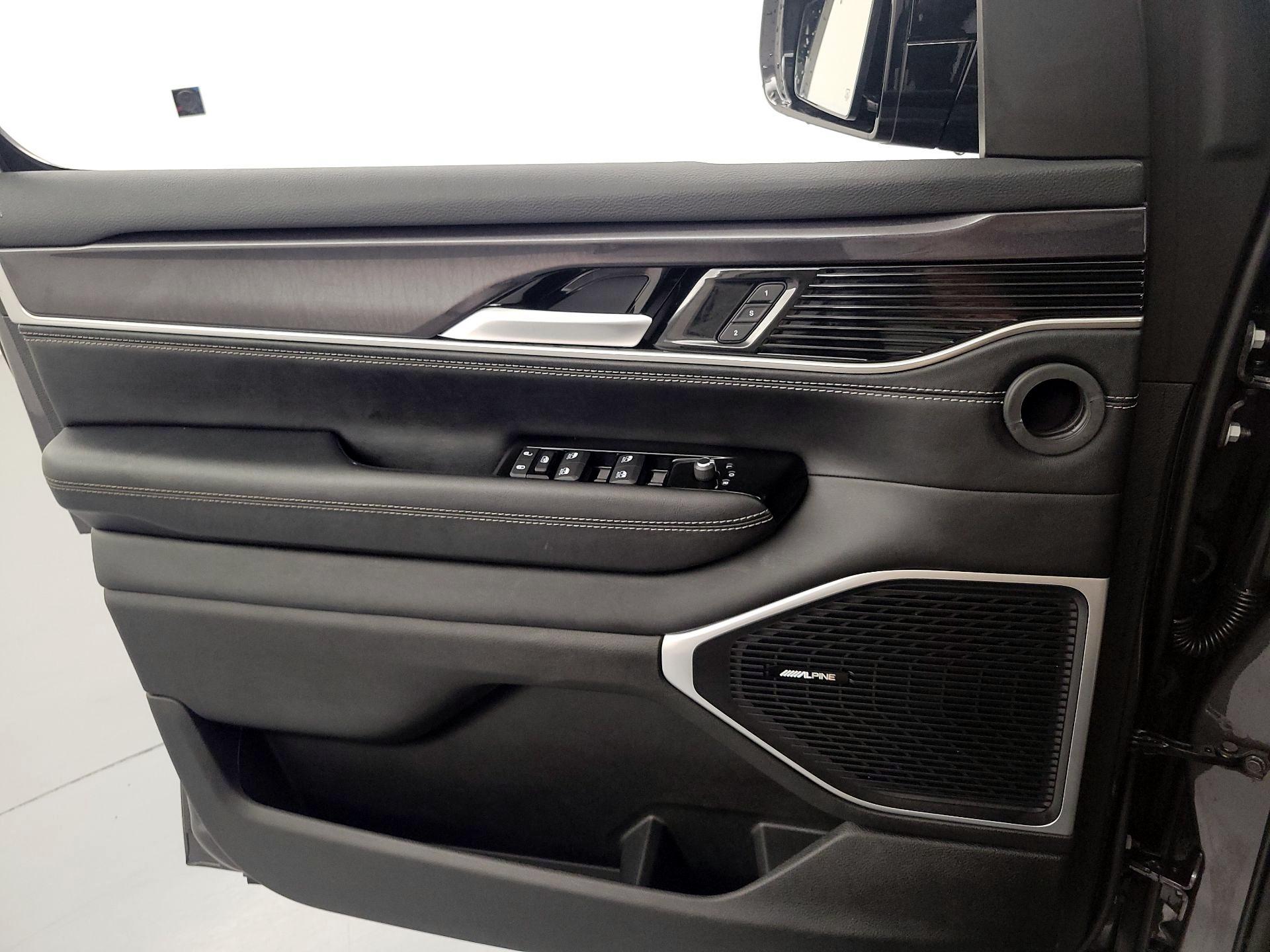 Thumbnail: 2024 Jeep Wagoneer - 12