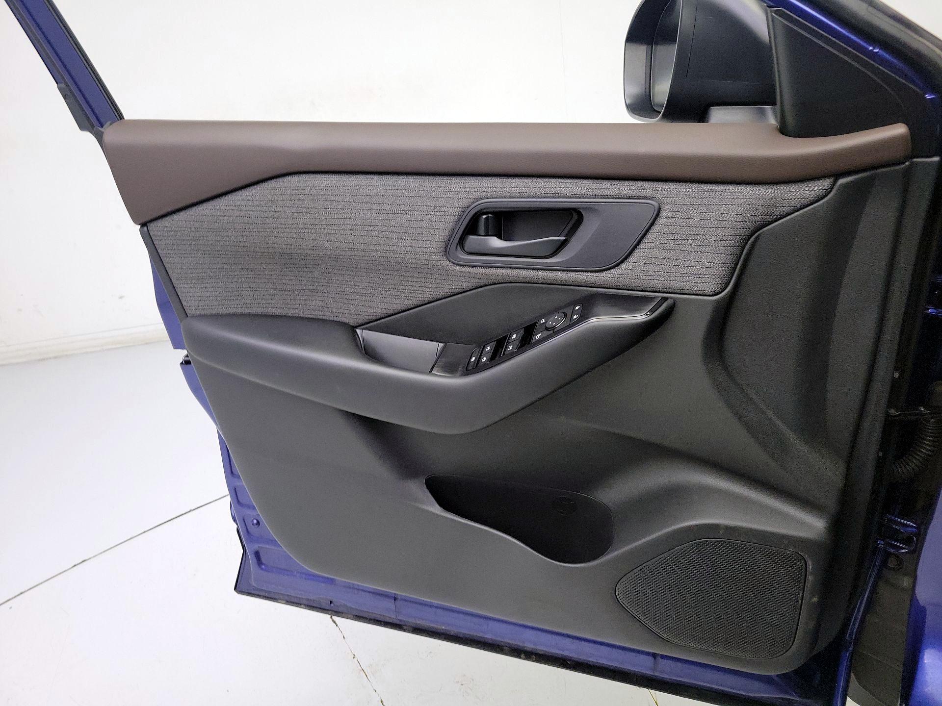 Thumbnail: 2023 Nissan Rogue - 12