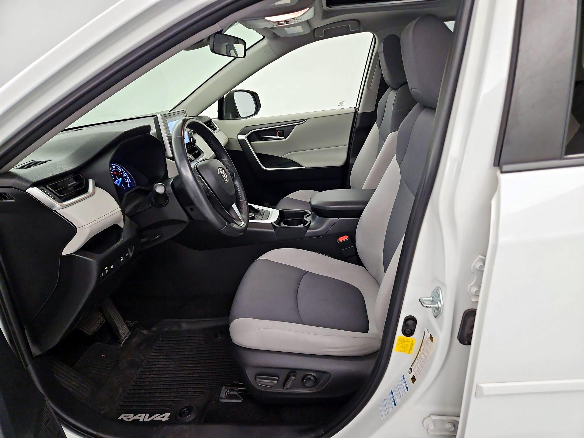 Thumbnail: 2019 Toyota RAV4 - 11