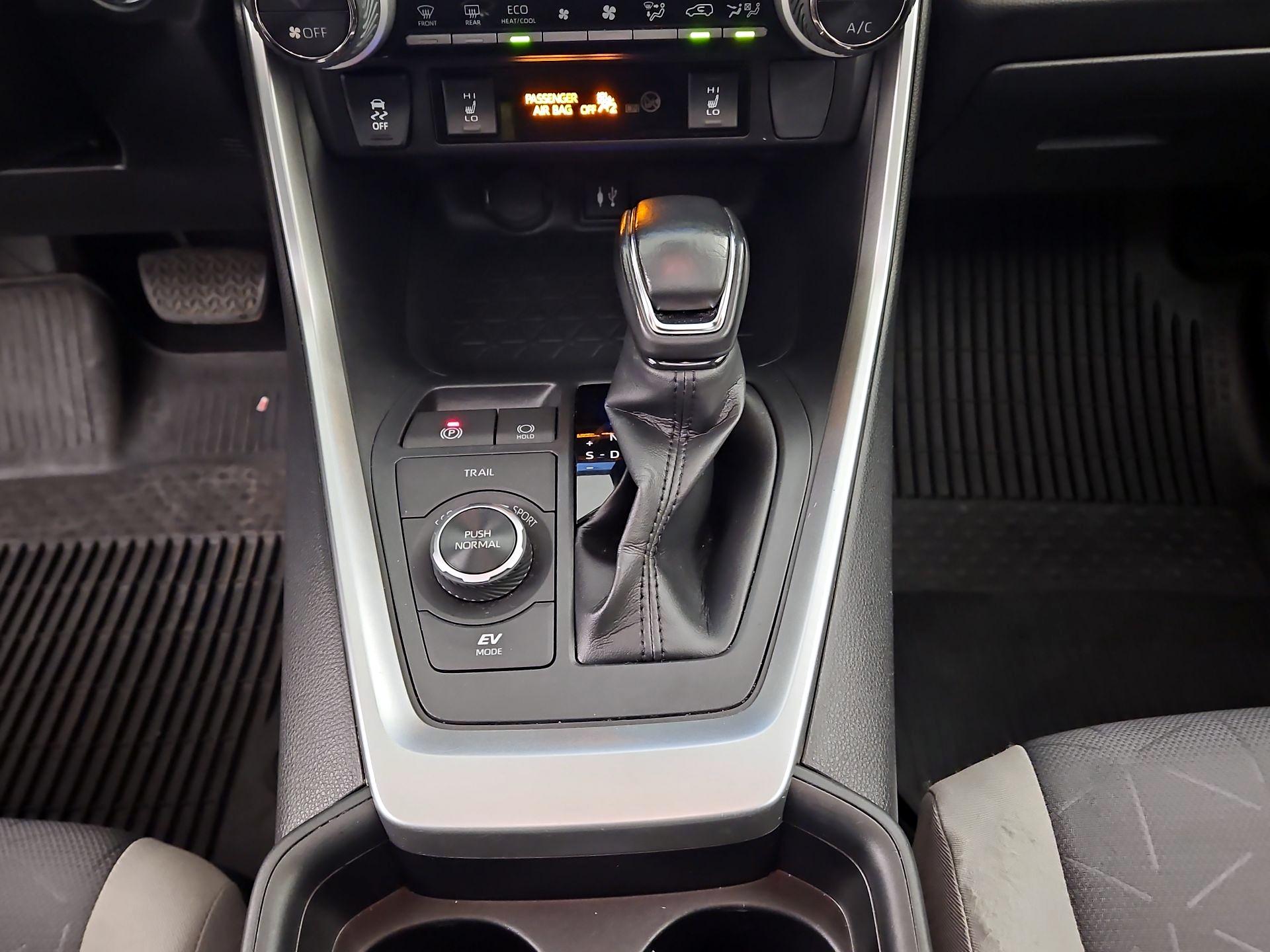 Thumbnail: 2019 Toyota RAV4 - 17