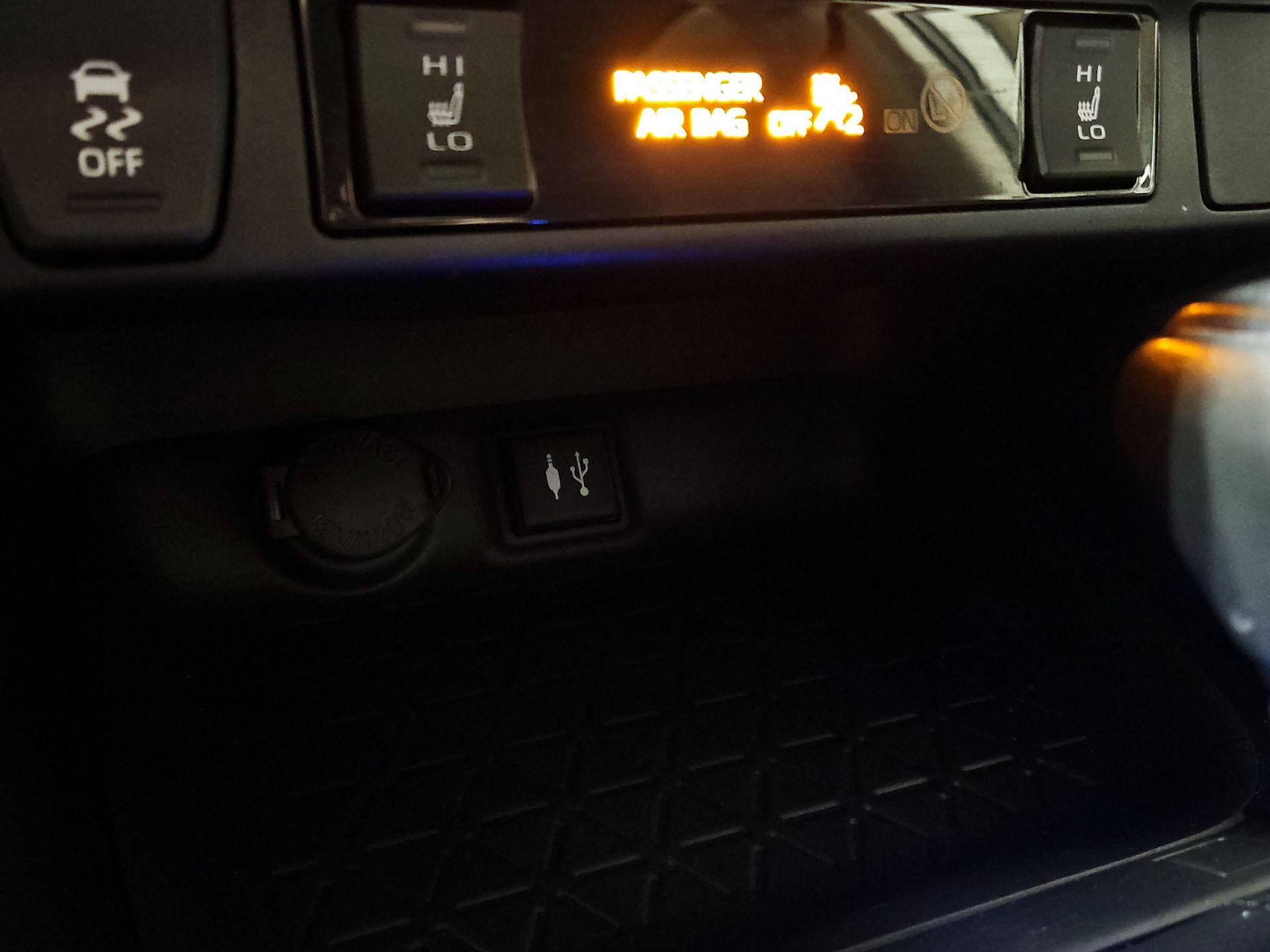 Thumbnail: 2019 Toyota RAV4 - 18