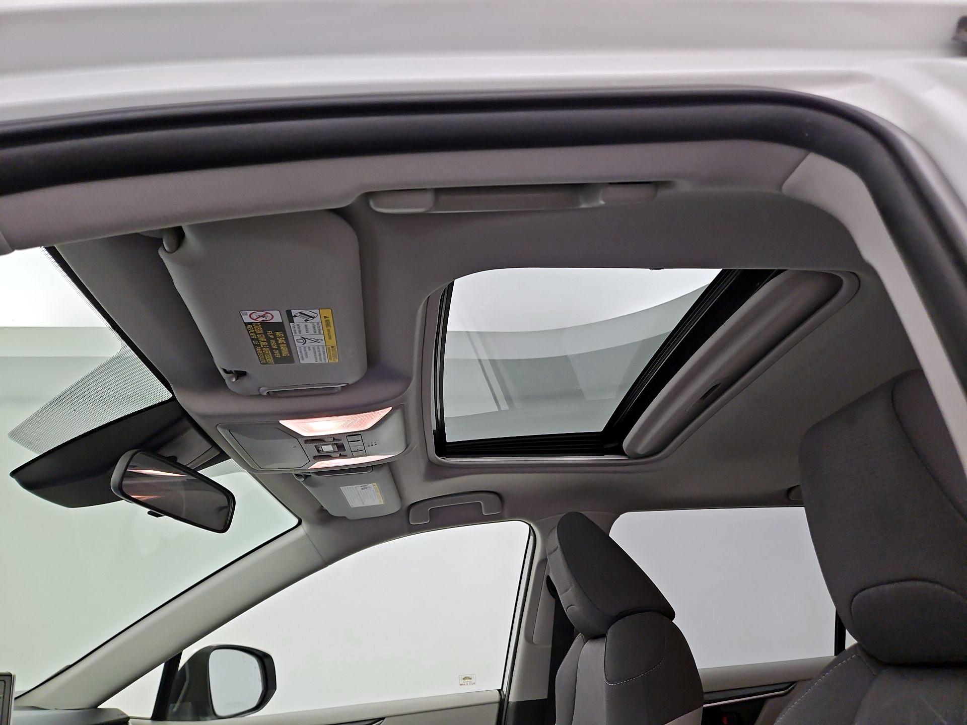 Thumbnail: 2019 Toyota RAV4 - 19