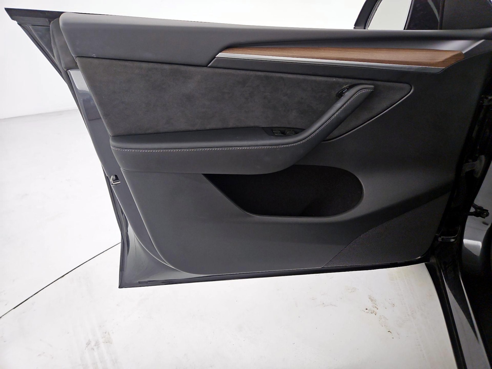 2024 Tesla Model Y Long Range - Photo 13