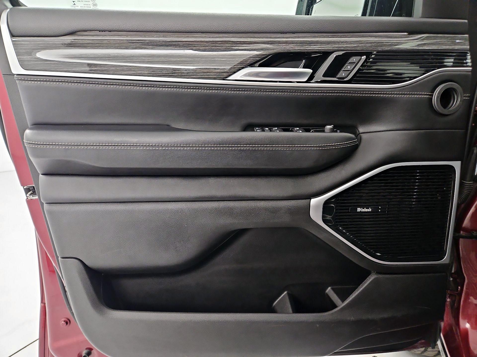 Thumbnail: 2022 Jeep Wagoneer - 12