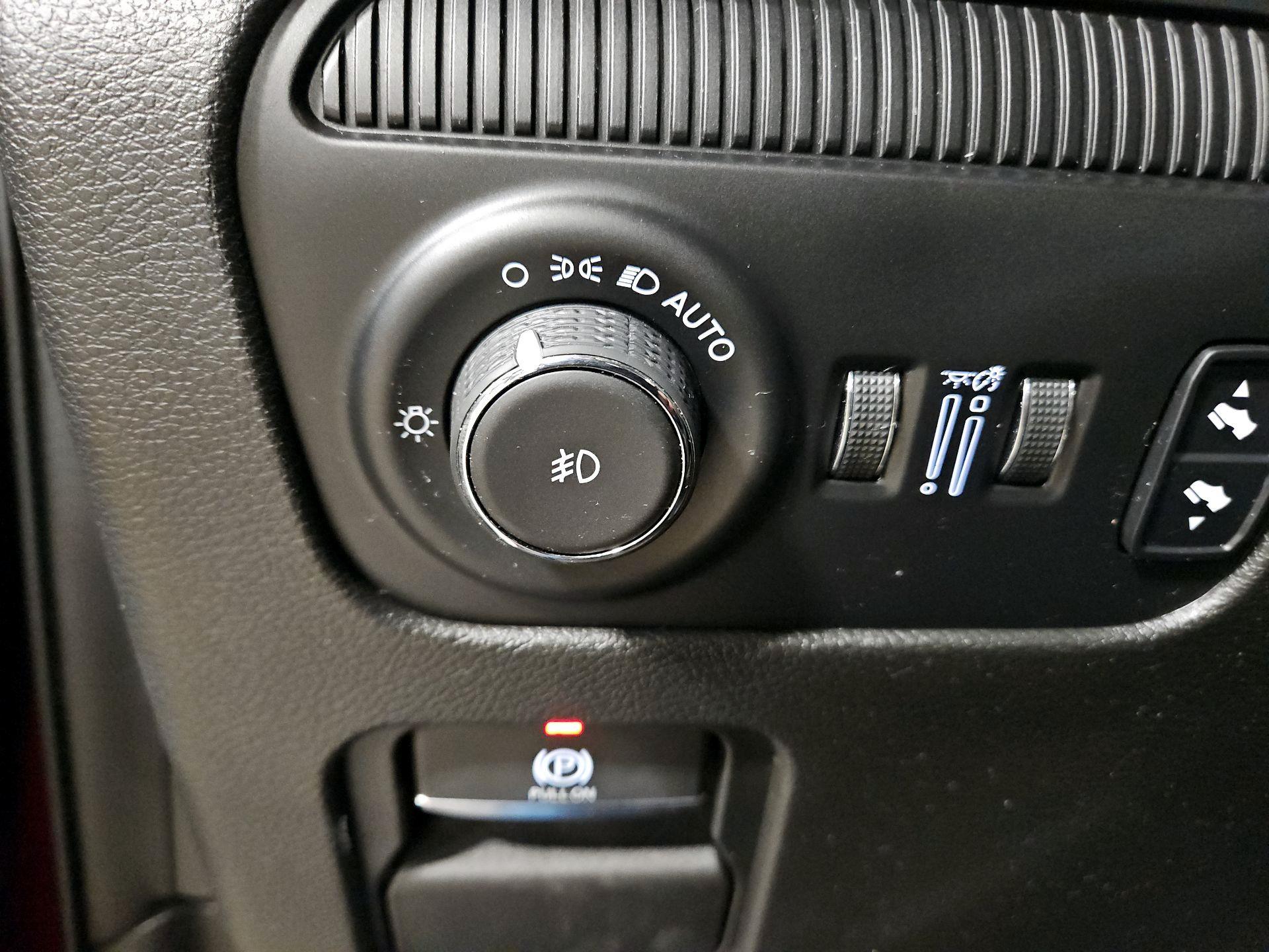 Thumbnail: 2022 Jeep Wagoneer - 13