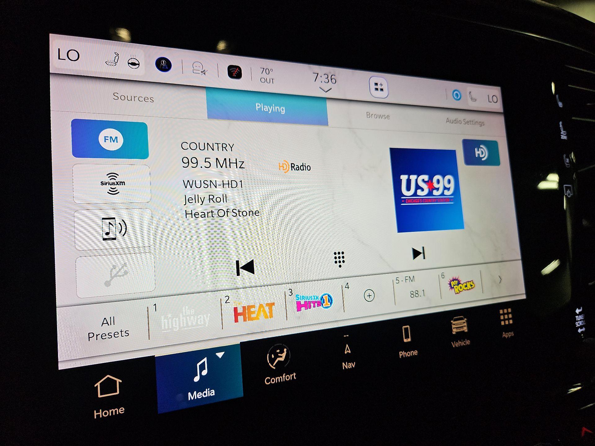 Thumbnail: 2022 Jeep Wagoneer - 16