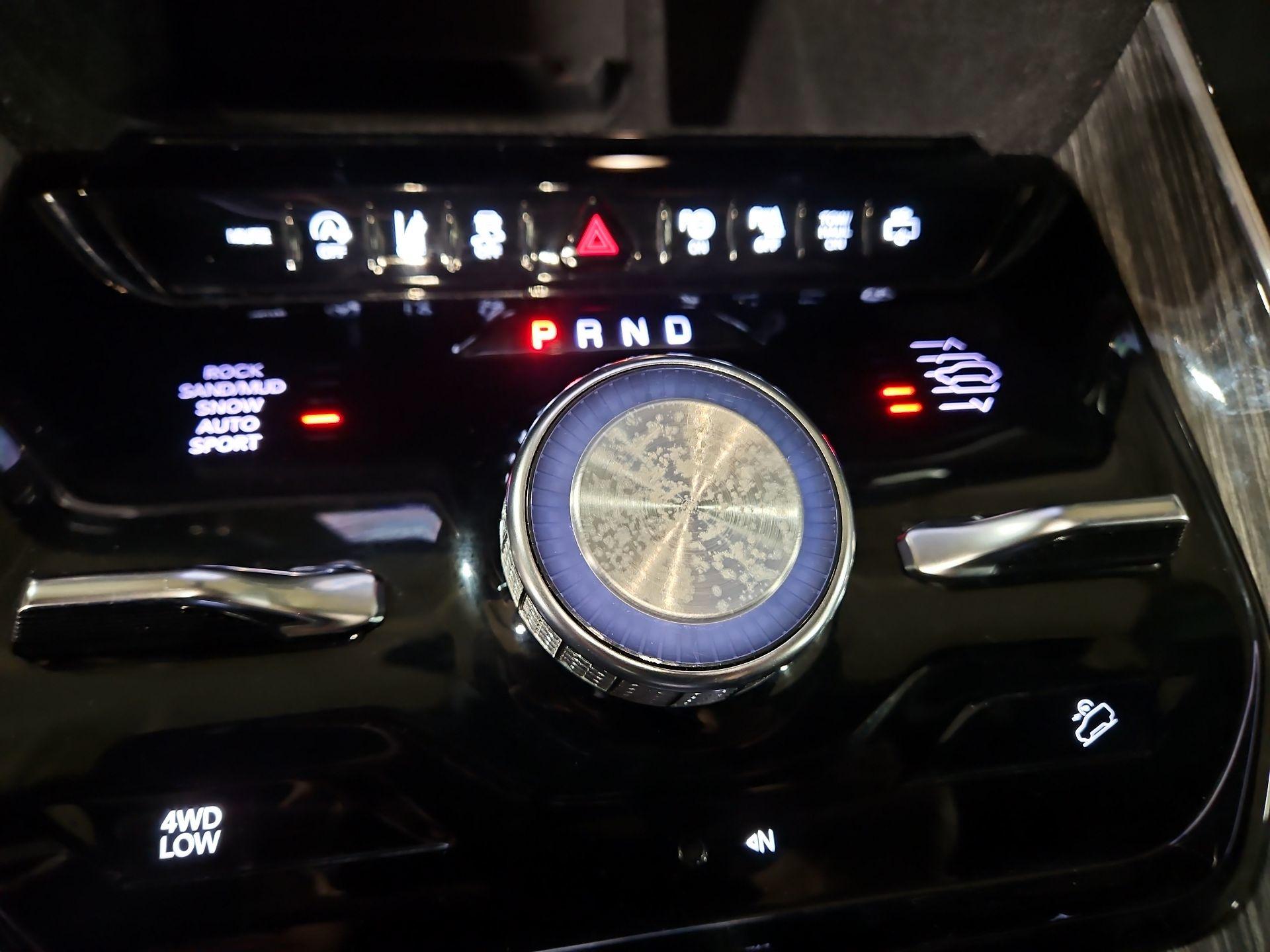 Thumbnail: 2022 Jeep Wagoneer - 18