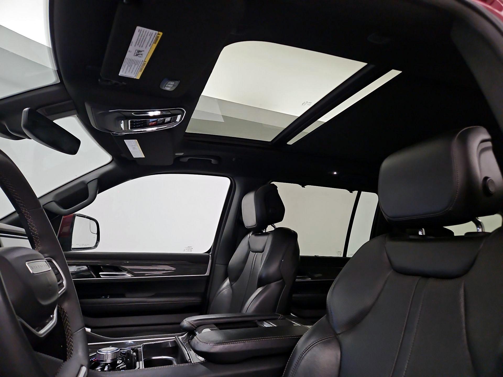 Thumbnail: 2022 Jeep Wagoneer - 20