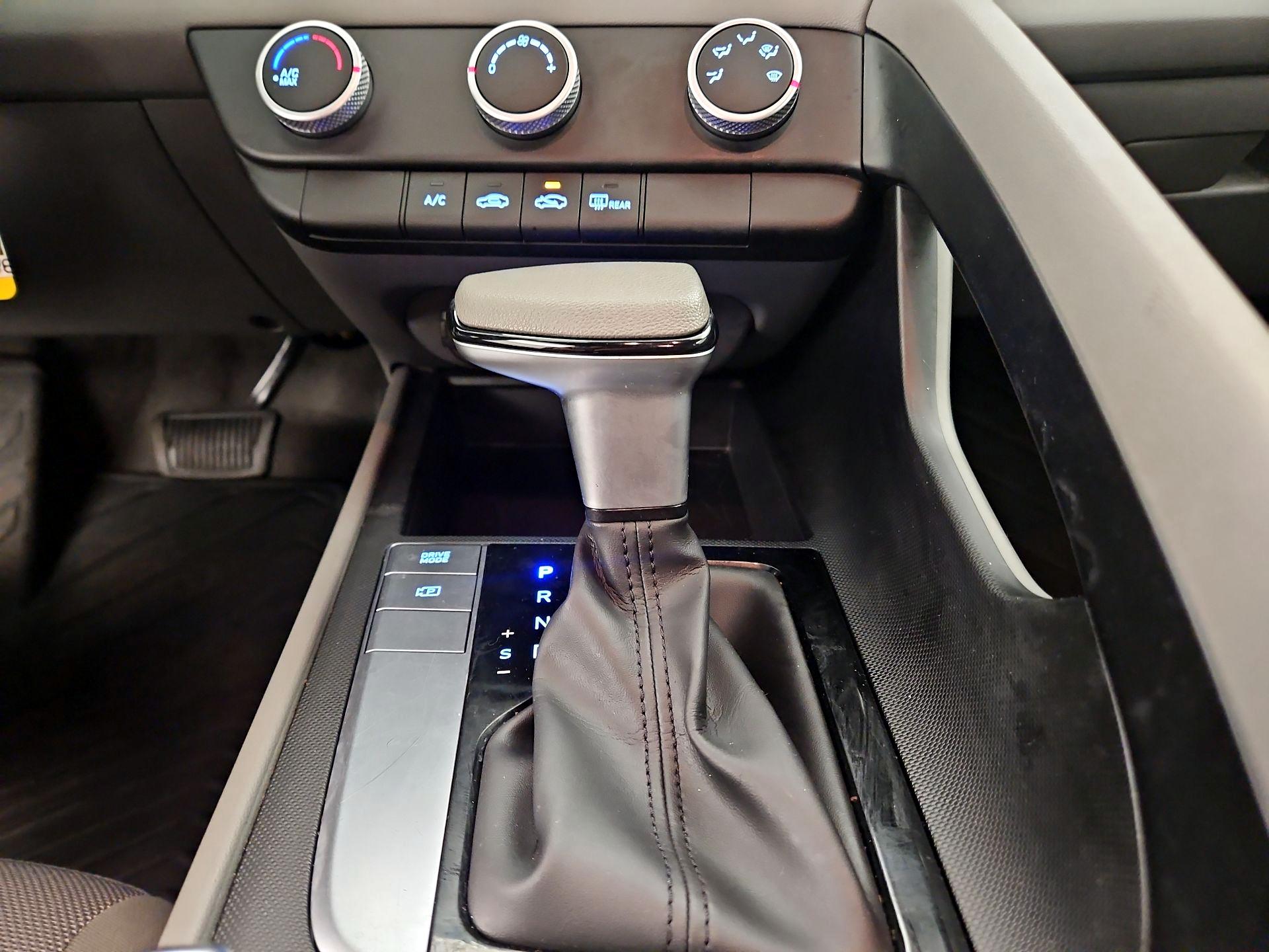 Thumbnail: 2024 Hyundai Elantra - 17