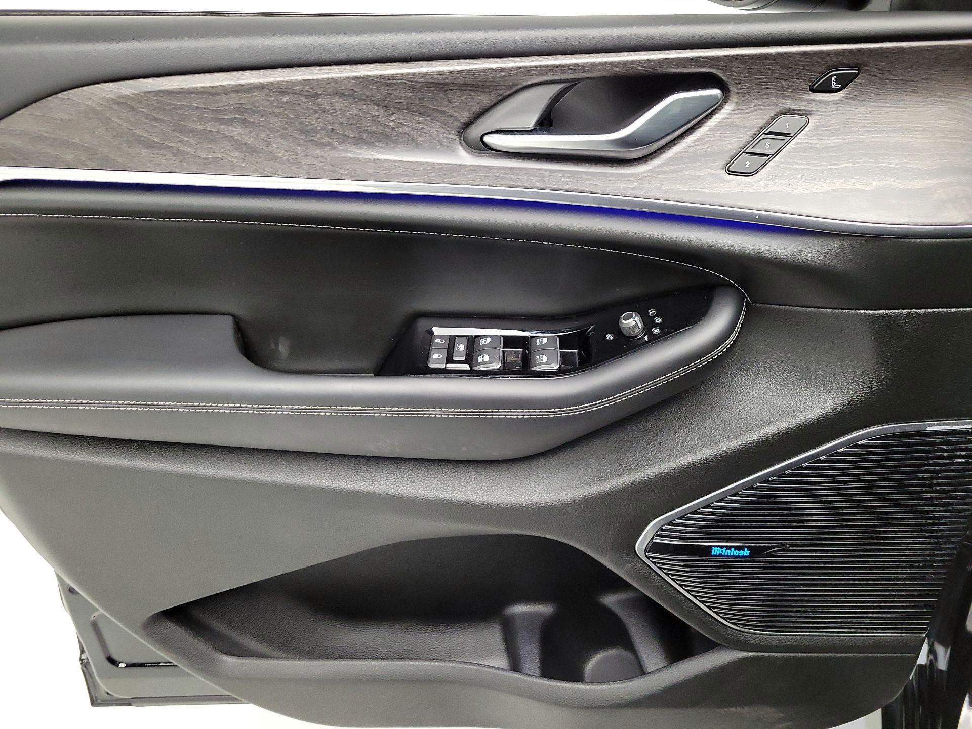 Thumbnail: 2023 Jeep Grand Cherokee - 12