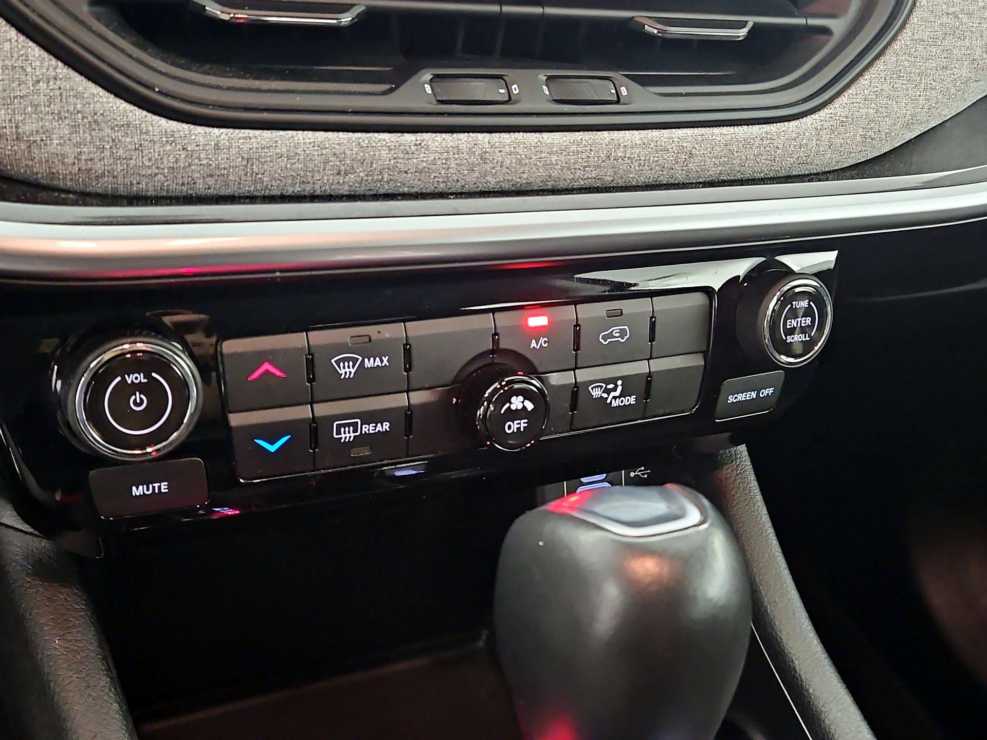 Thumbnail: 2022 Jeep Compass - 16