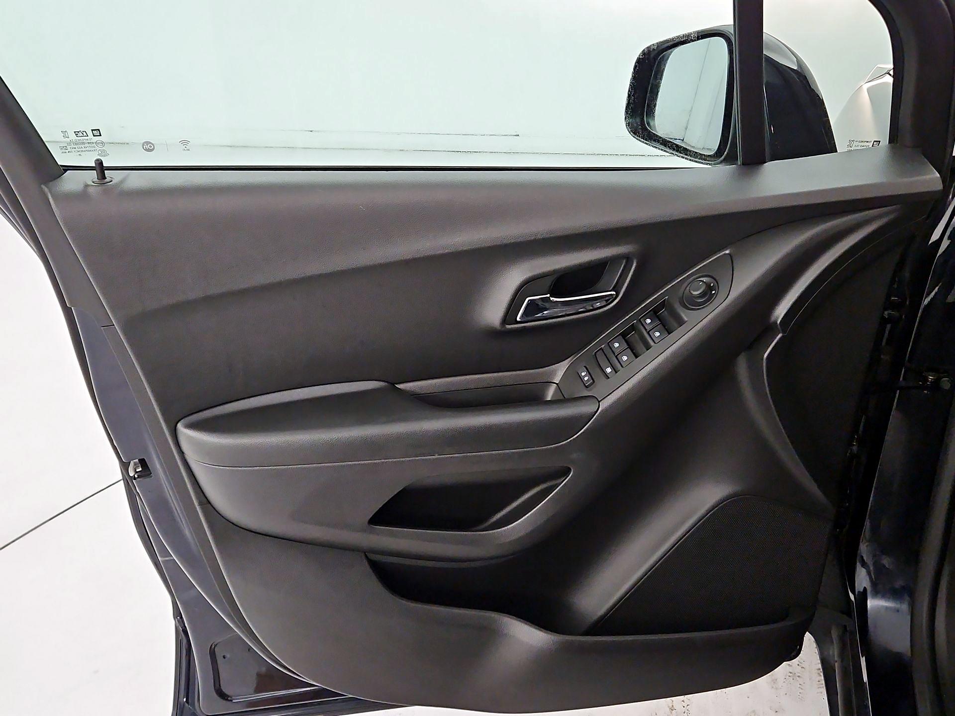 Thumbnail: 2021 Chevrolet Trax - 12