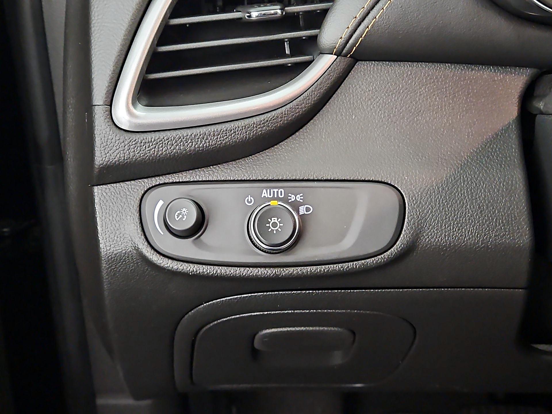 Thumbnail: 2021 Chevrolet Trax - 13