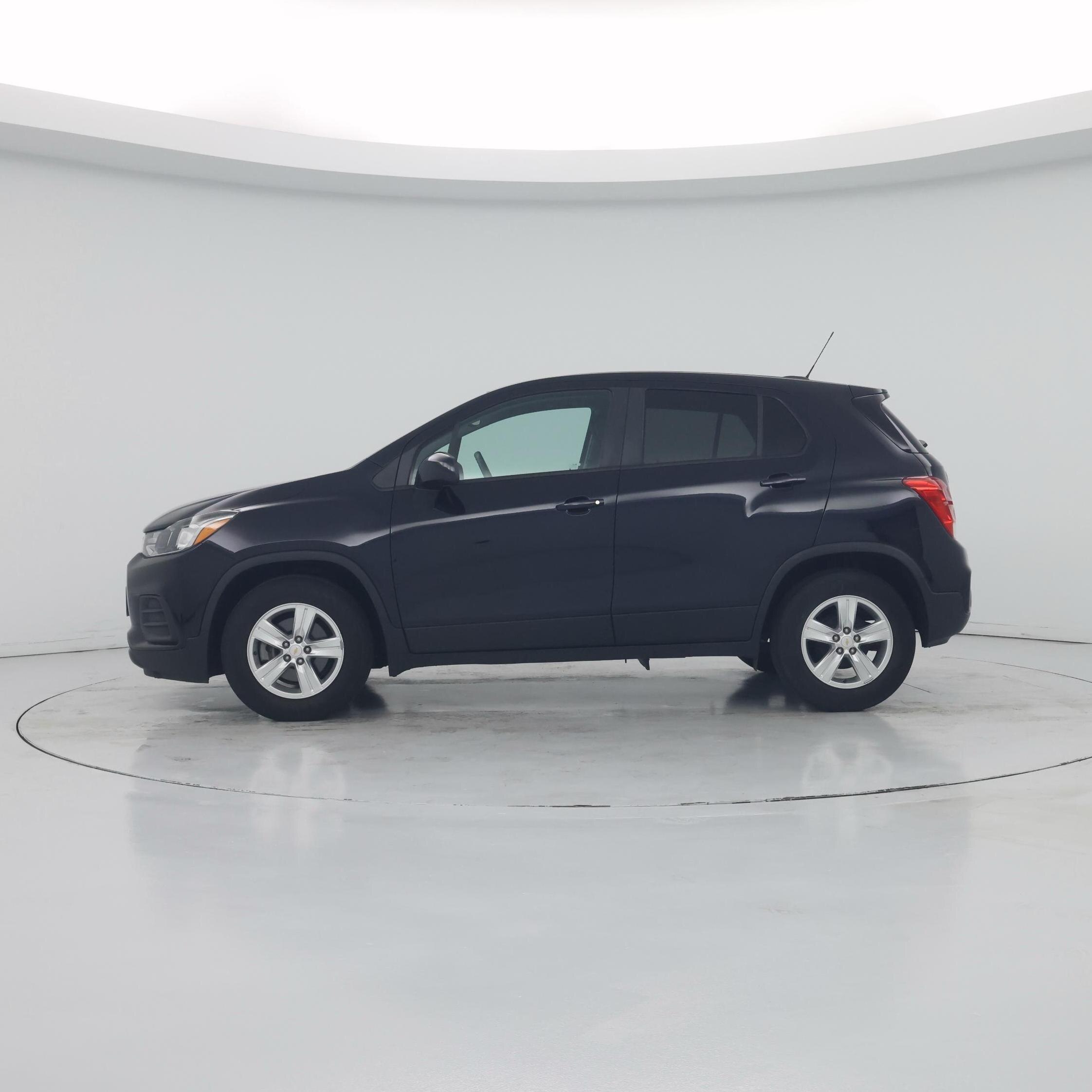 Thumbnail: 2021 Chevrolet Trax - 3