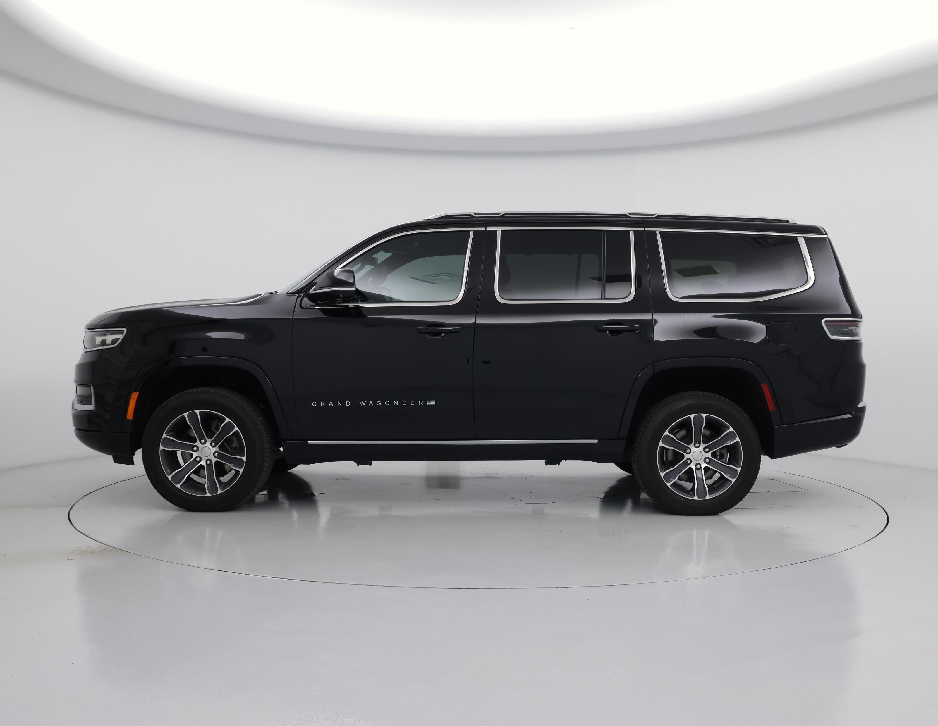 Thumbnail: 2023 Jeep Grand Wagoneer - 3