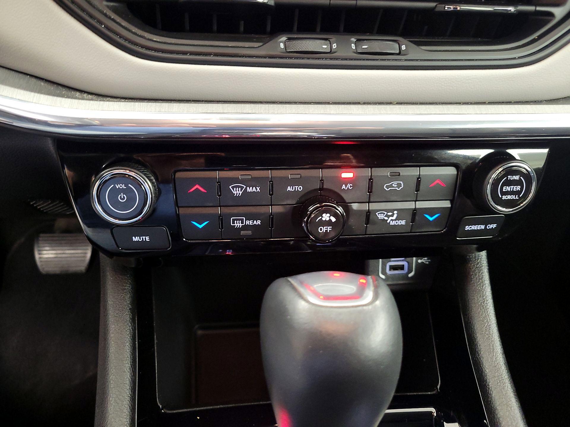 Thumbnail: 2022 Jeep Compass - 16