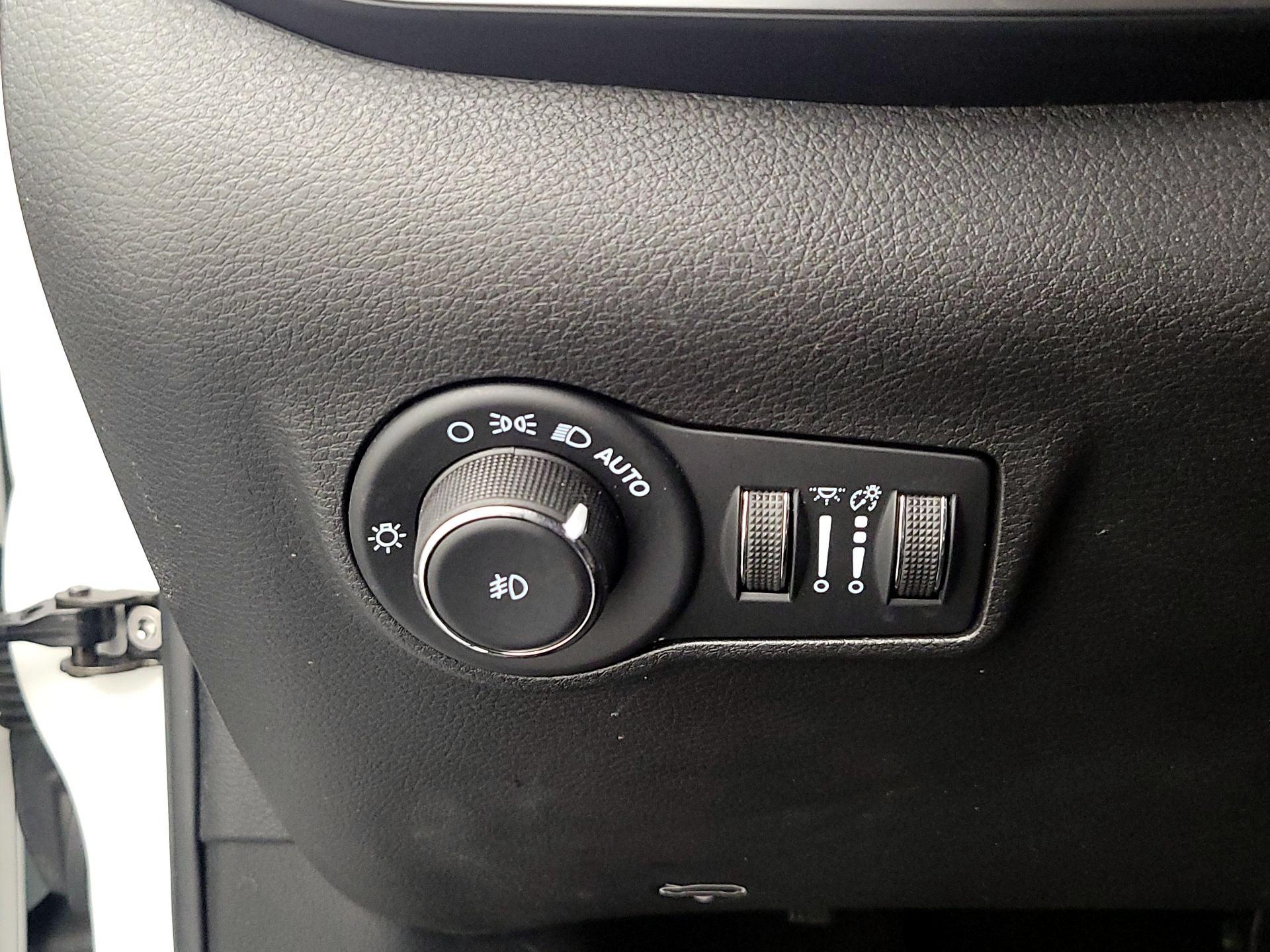 Thumbnail: 2022 Jeep Compass - 13