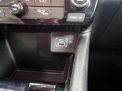 USB/AUX Ports