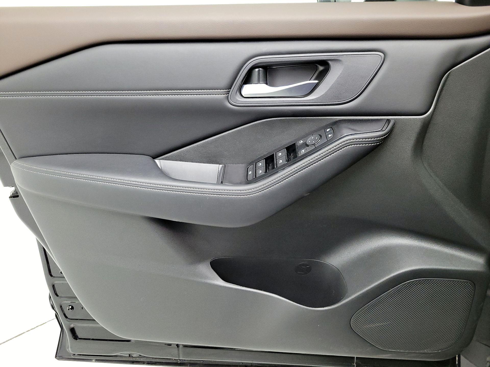 Thumbnail: 2023 Nissan Rogue - 12