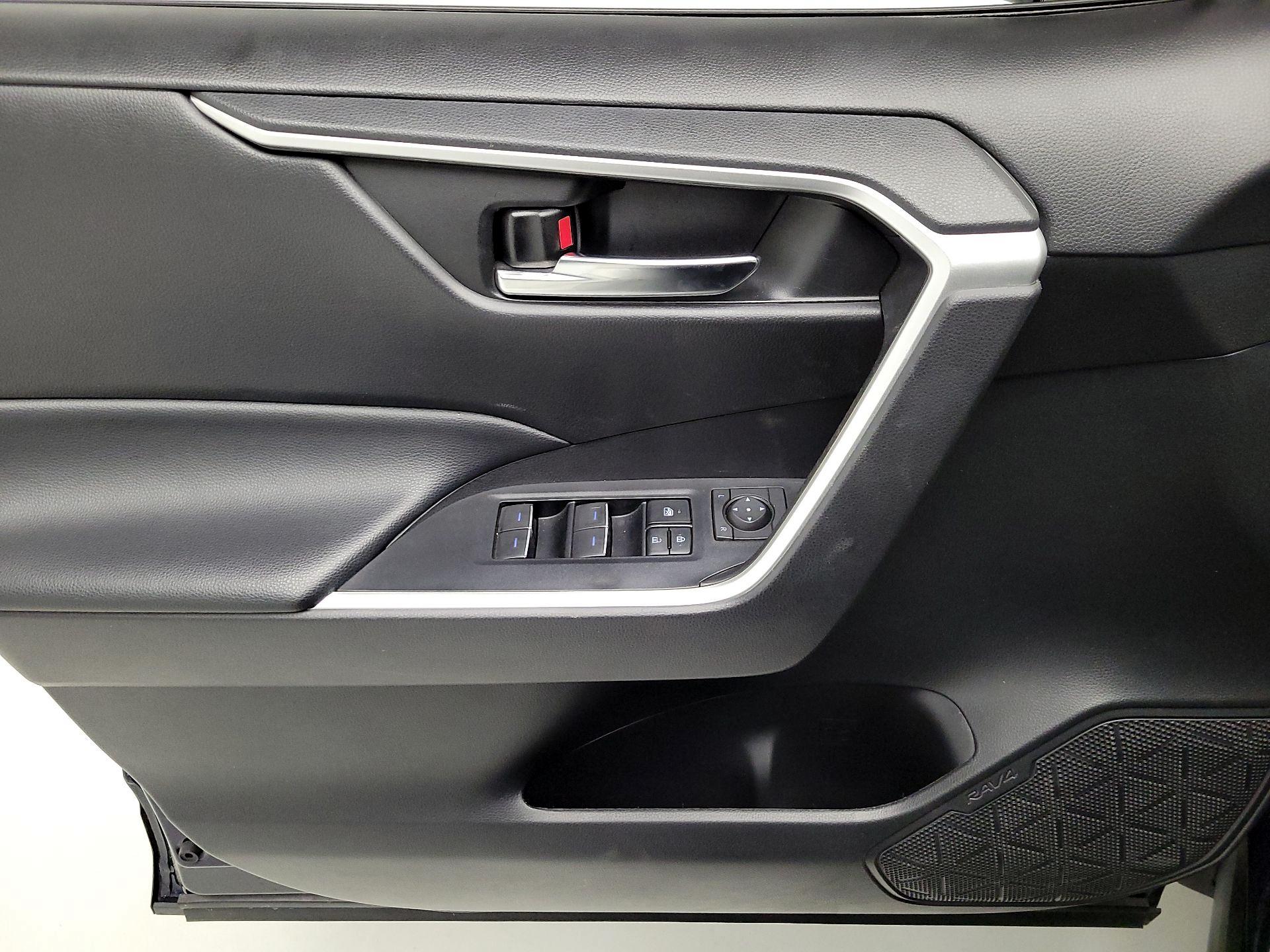 Thumbnail: 2022 Toyota RAV4 - 12
