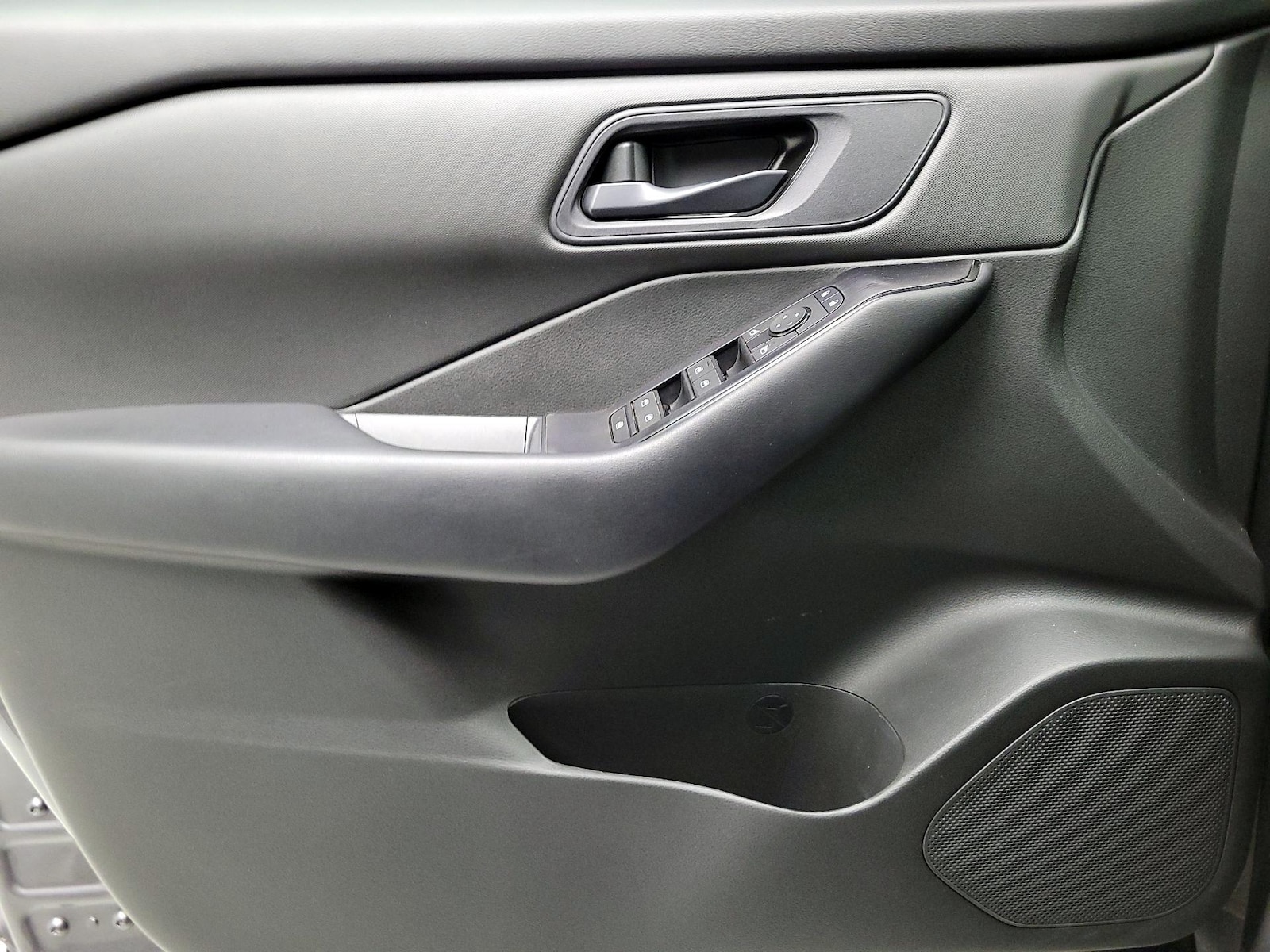 2024 Nissan Rogue S - Photo 13