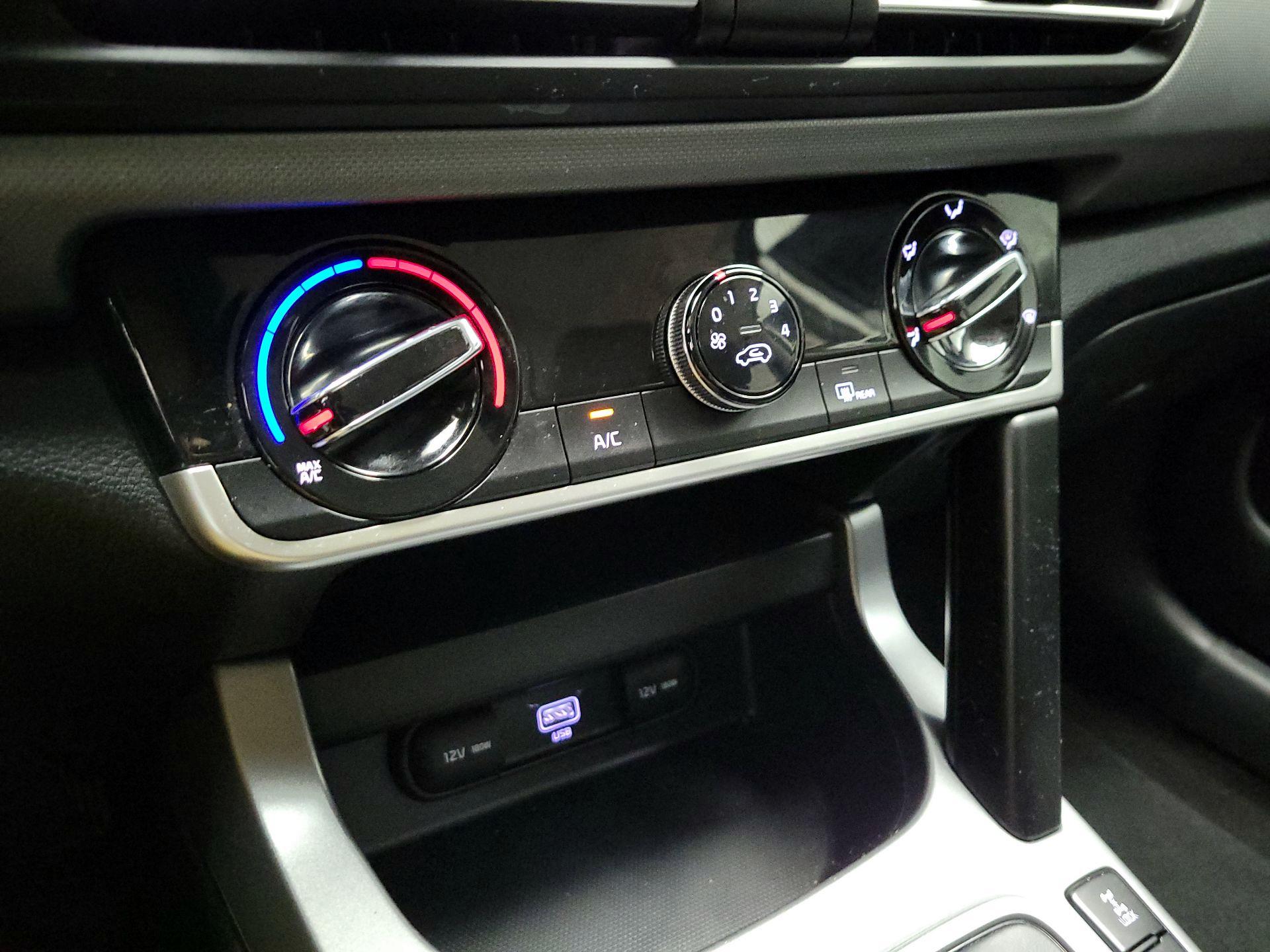 Thumbnail: 2022 Kia Seltos - 16