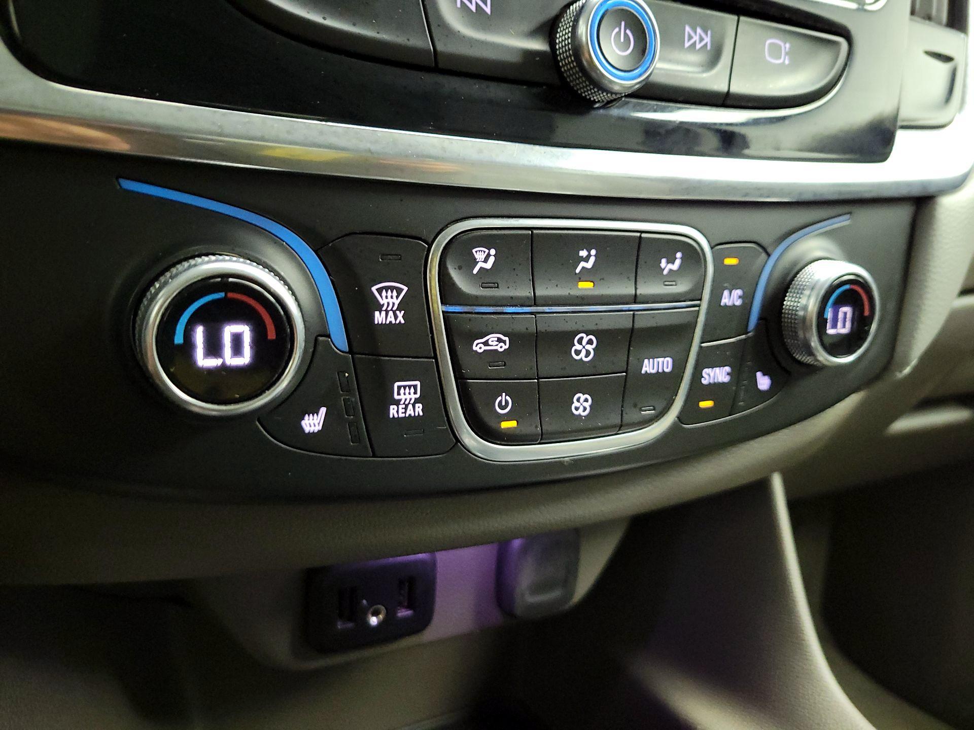 Thumbnail: 2021 Chevrolet Traverse - 16