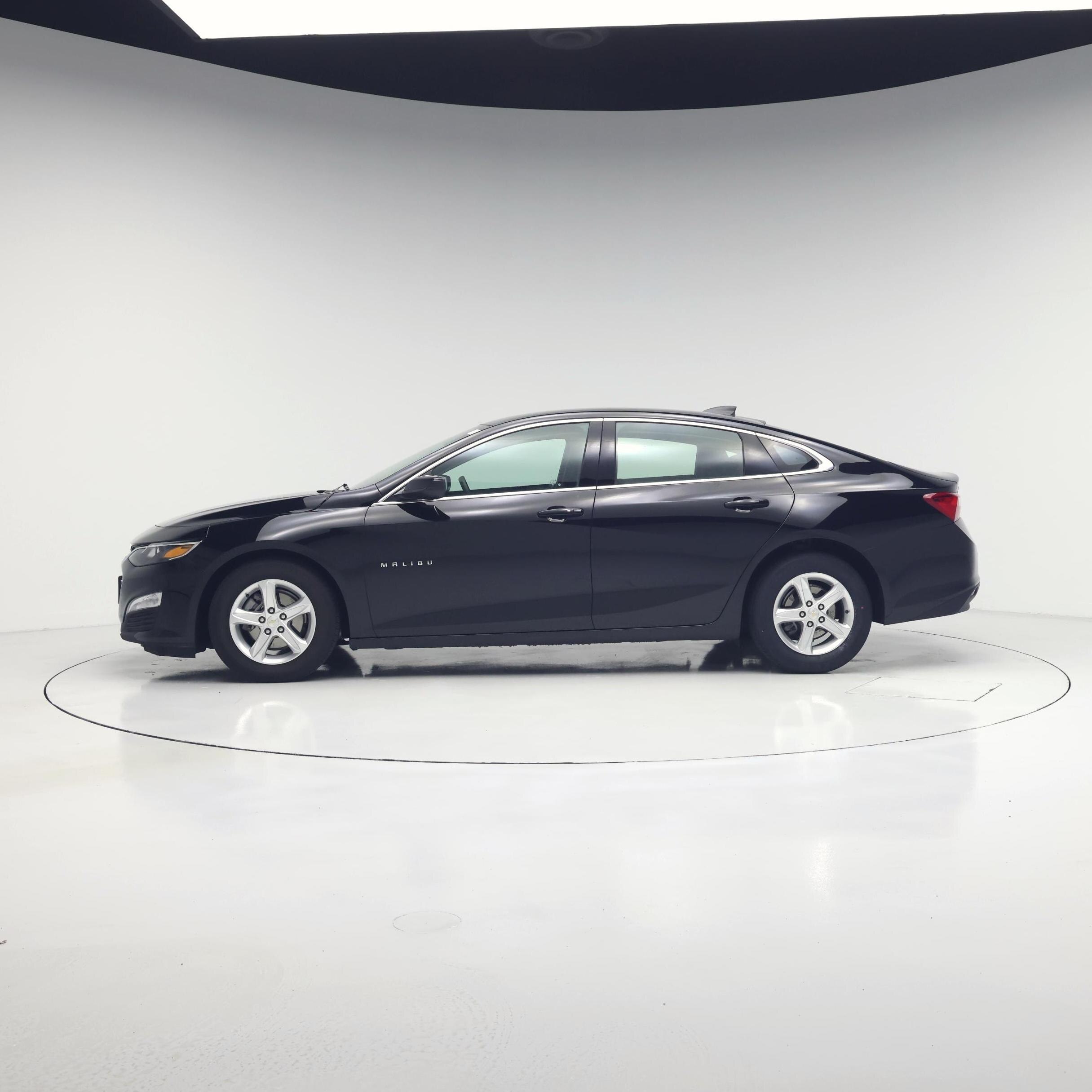Thumbnail: 2022 Chevrolet Malibu - 3