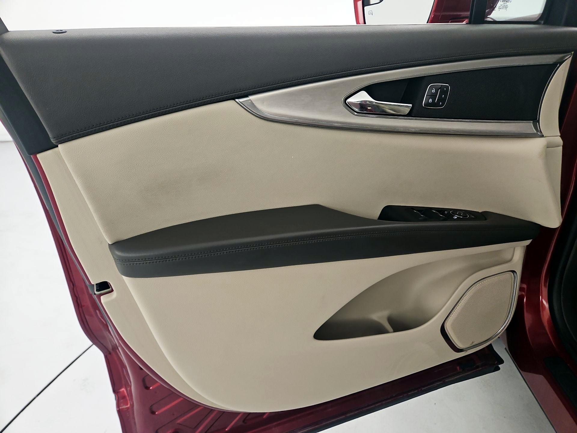 Thumbnail: 2017 Lincoln MKX - 12