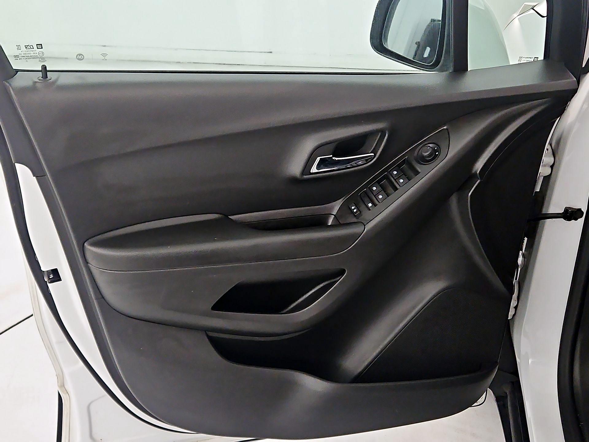 Thumbnail: 2022 Chevrolet Trax - 12