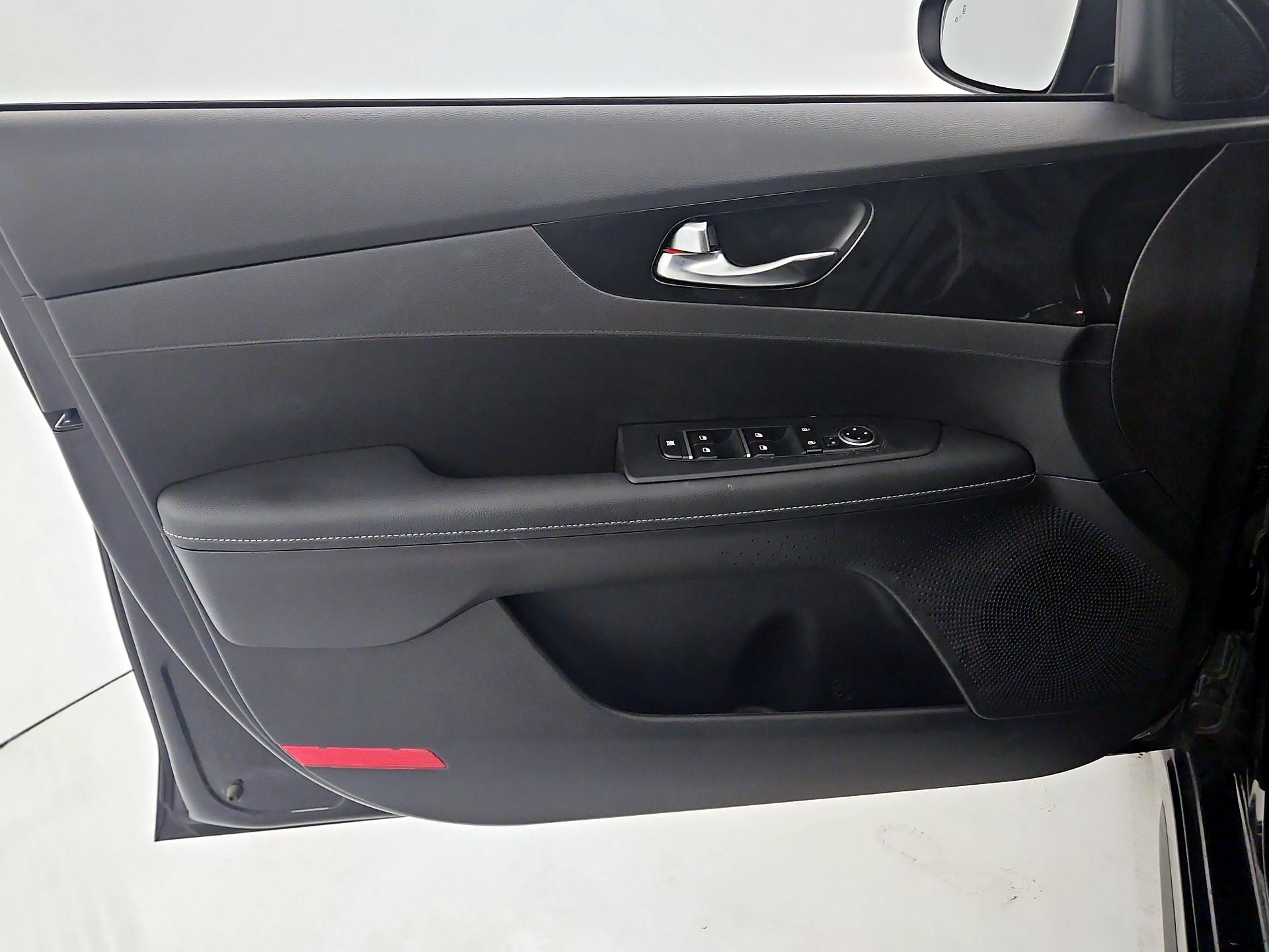 Thumbnail: 2022 Kia Forte - 12