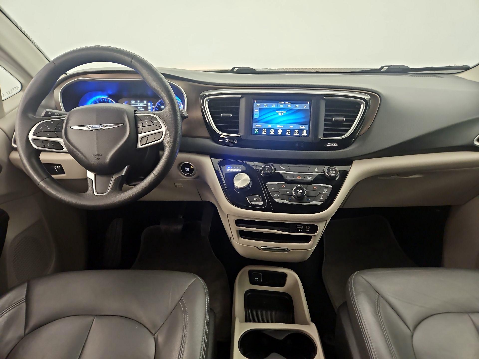 Thumbnail: 2019 Chrysler Pacifica - 9