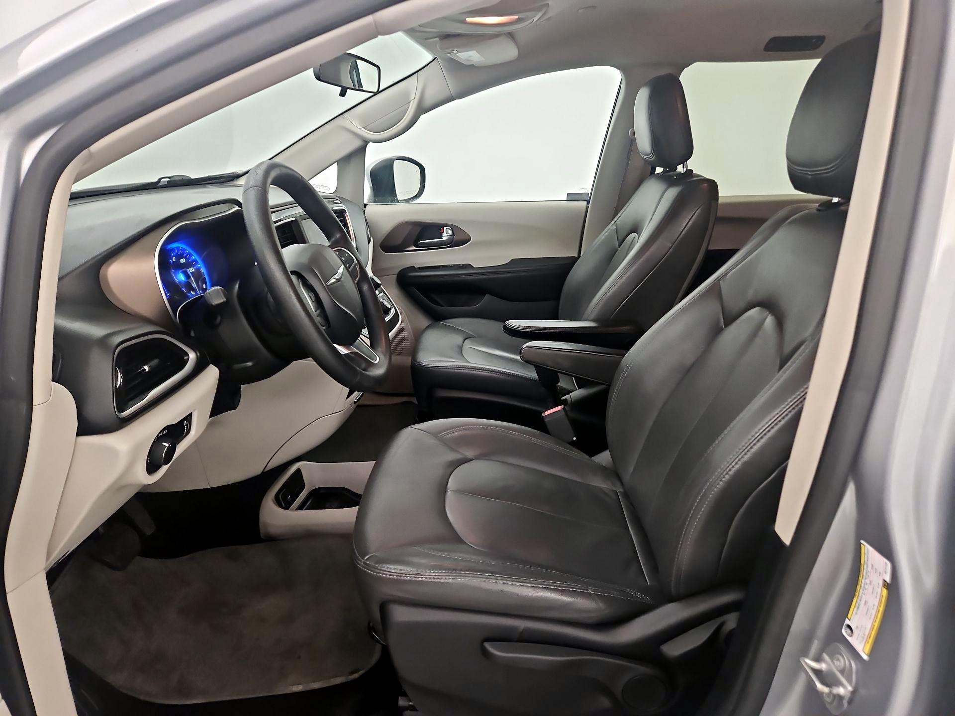 Thumbnail: 2019 Chrysler Pacifica - 11