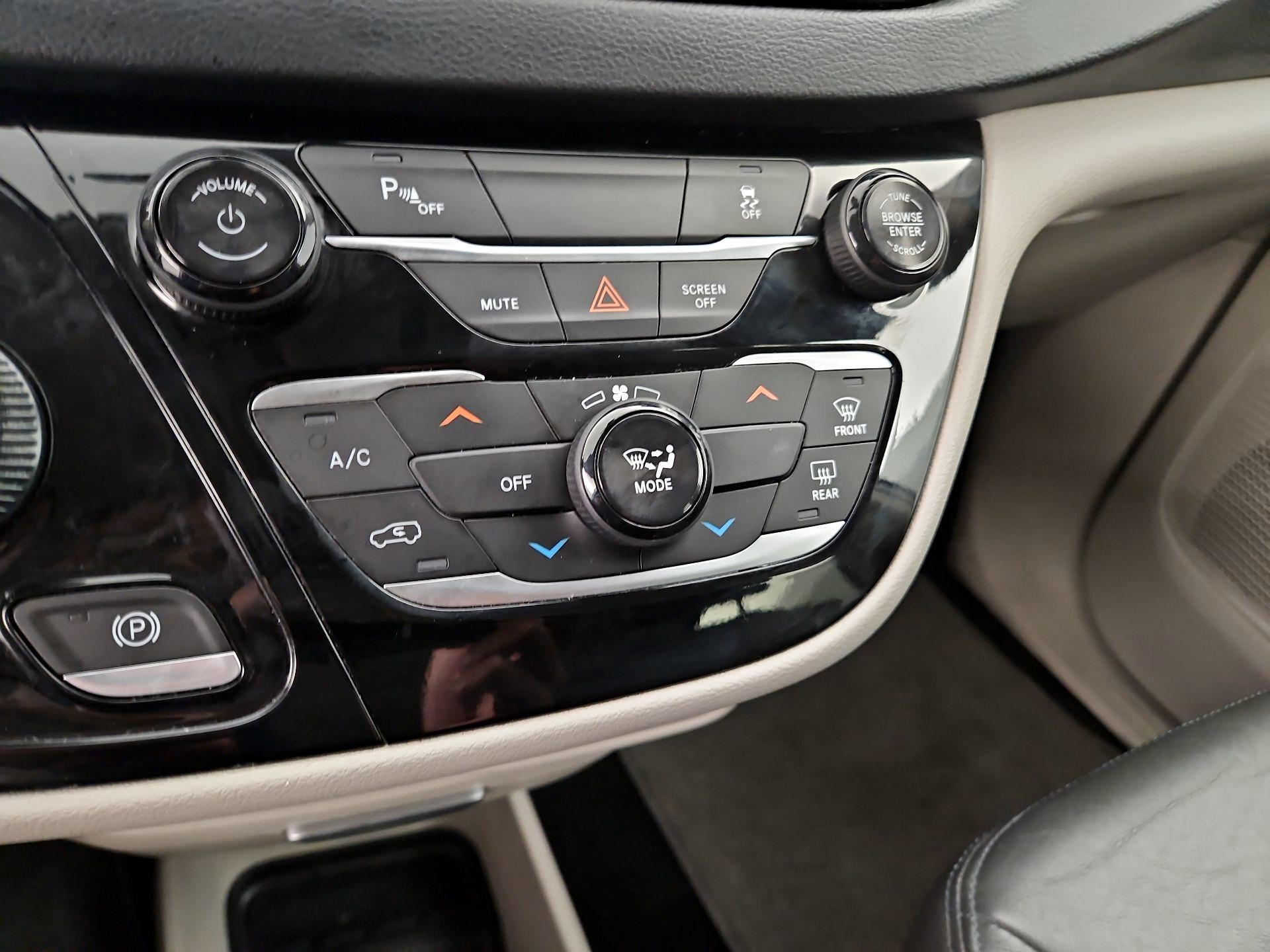 Thumbnail: 2019 Chrysler Pacifica - 16