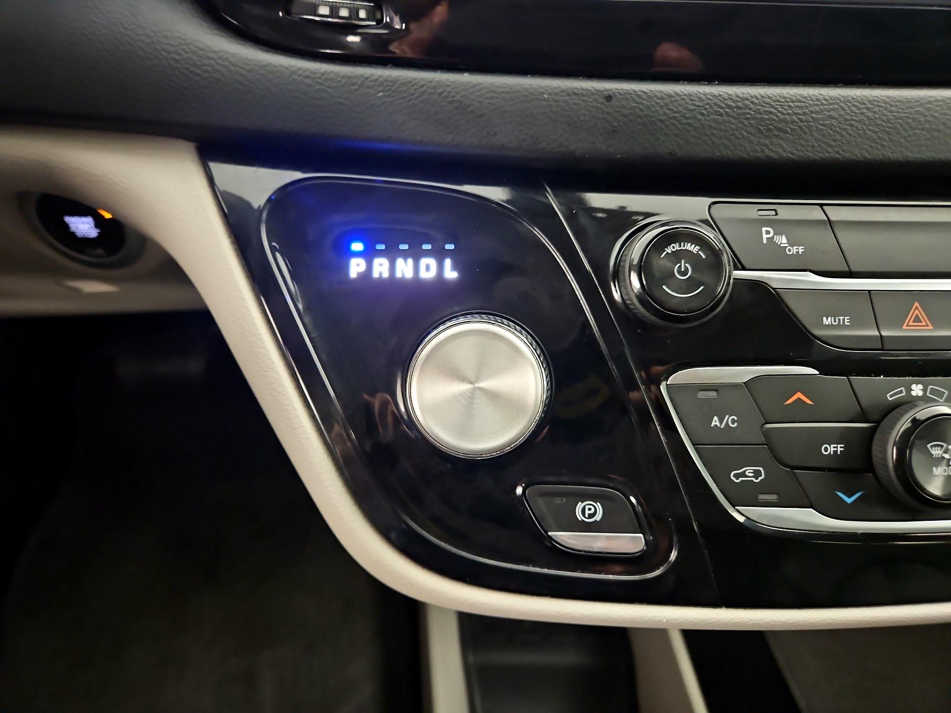 Thumbnail: 2019 Chrysler Pacifica - 17