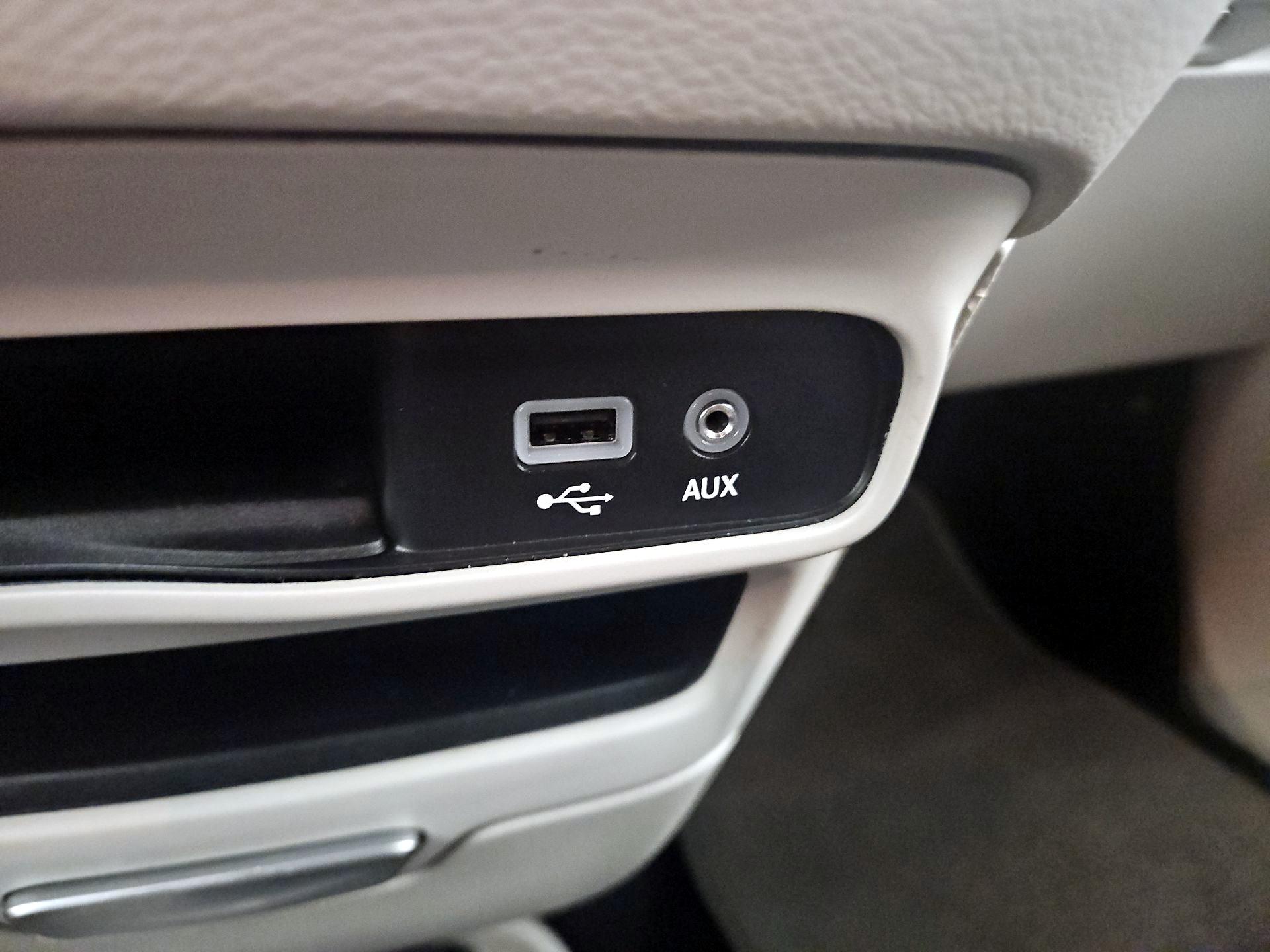 Thumbnail: 2019 Chrysler Pacifica - 18