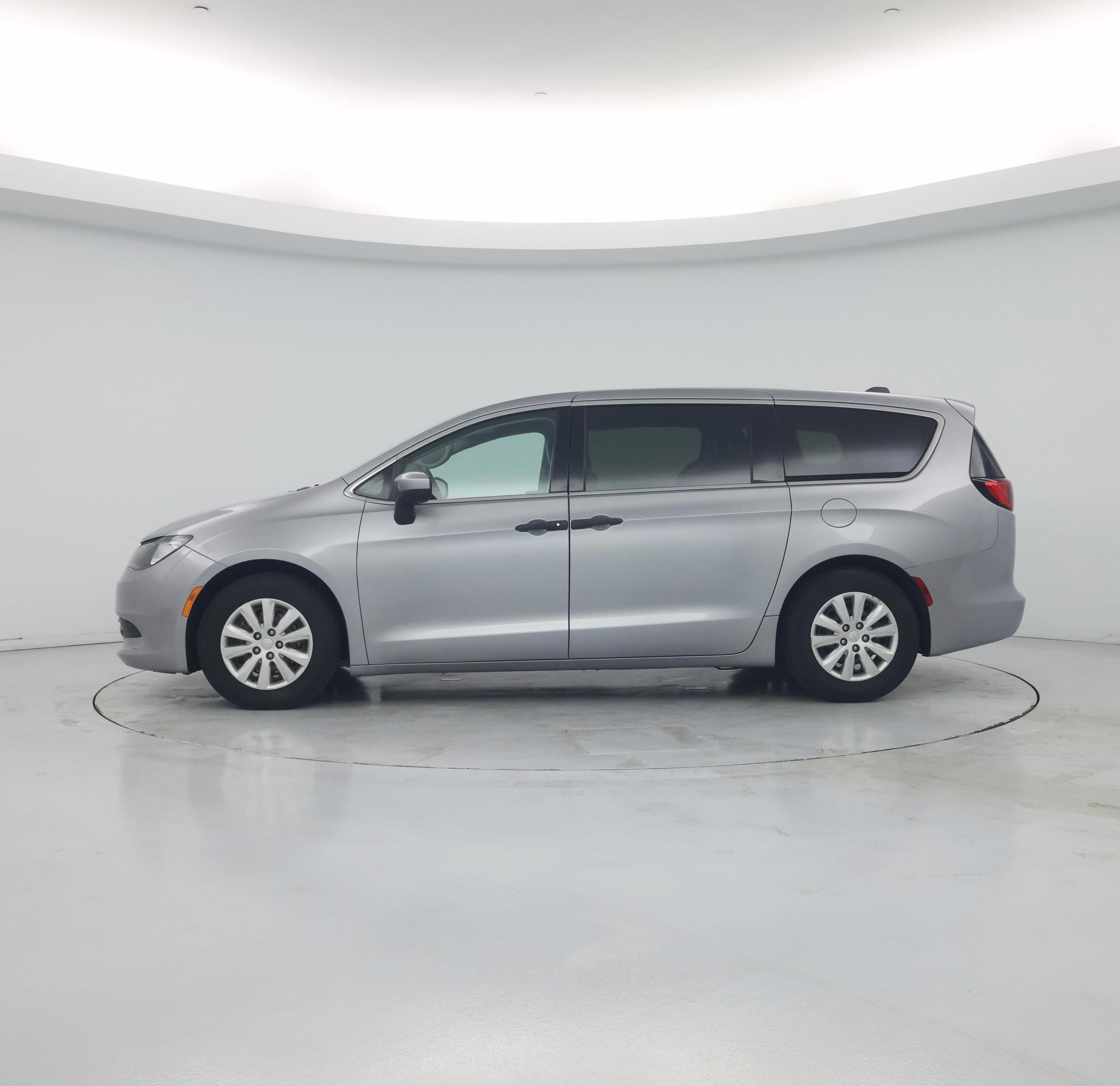 Thumbnail: 2019 Chrysler Pacifica - 3