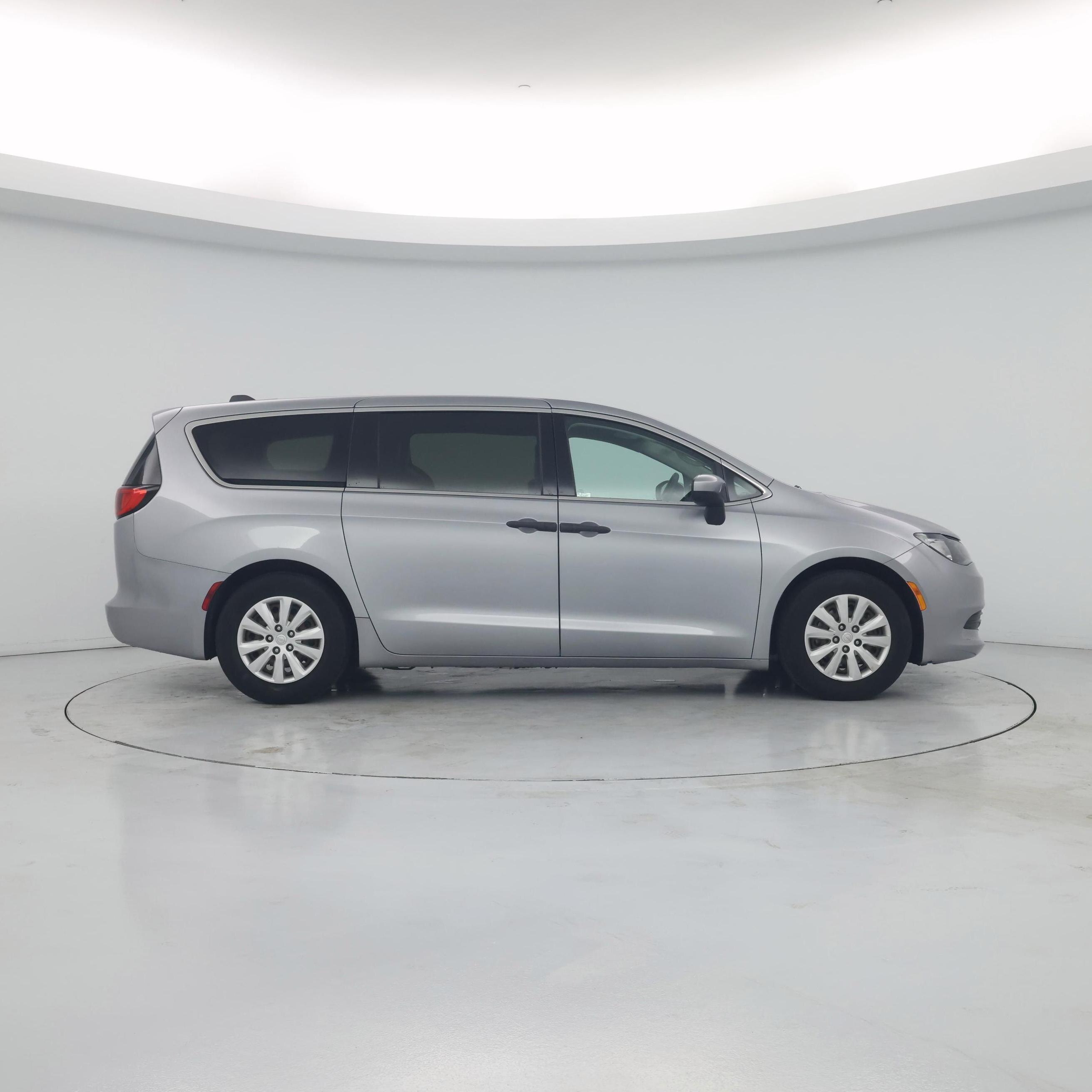 Thumbnail: 2019 Chrysler Pacifica - 7