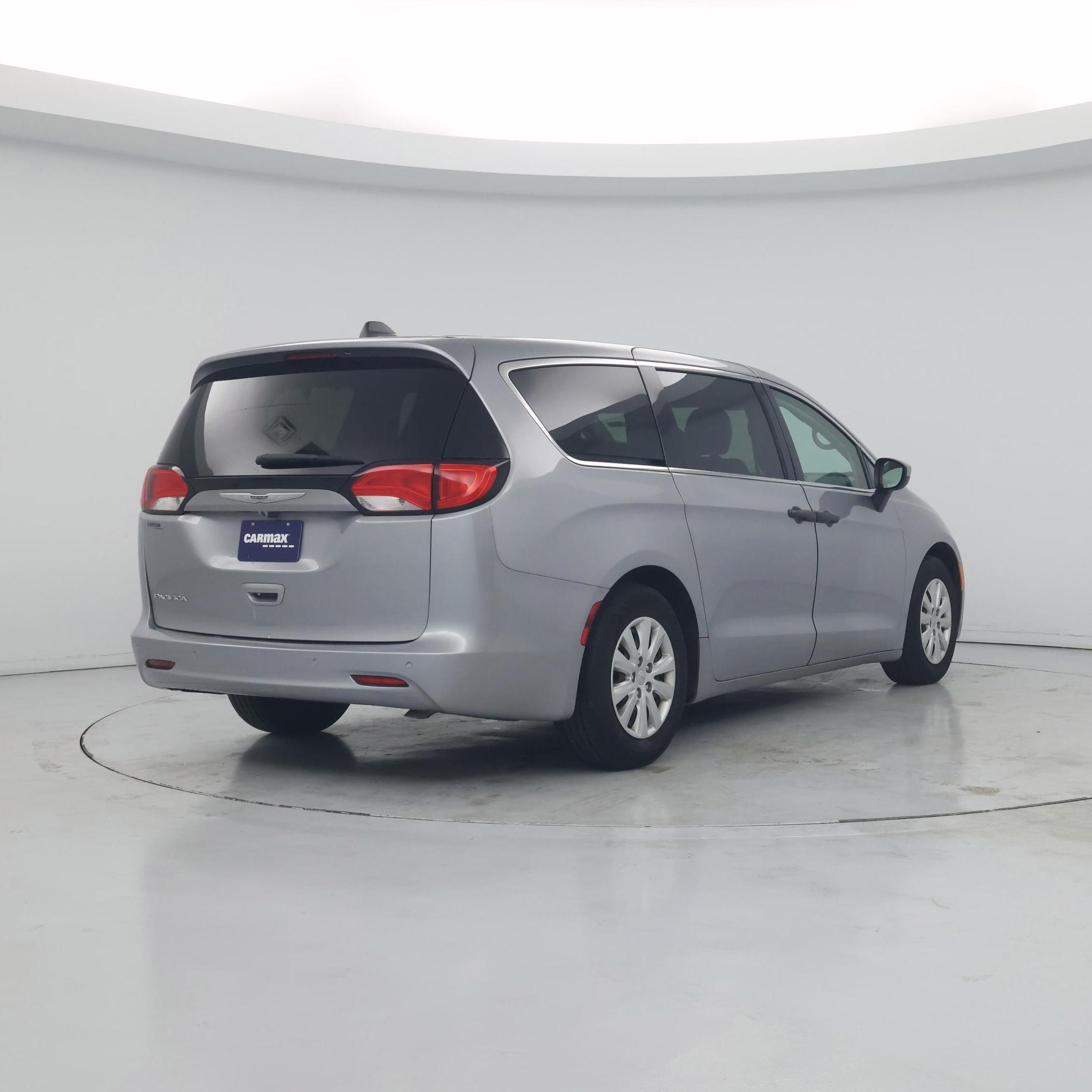 Thumbnail: 2019 Chrysler Pacifica - 8