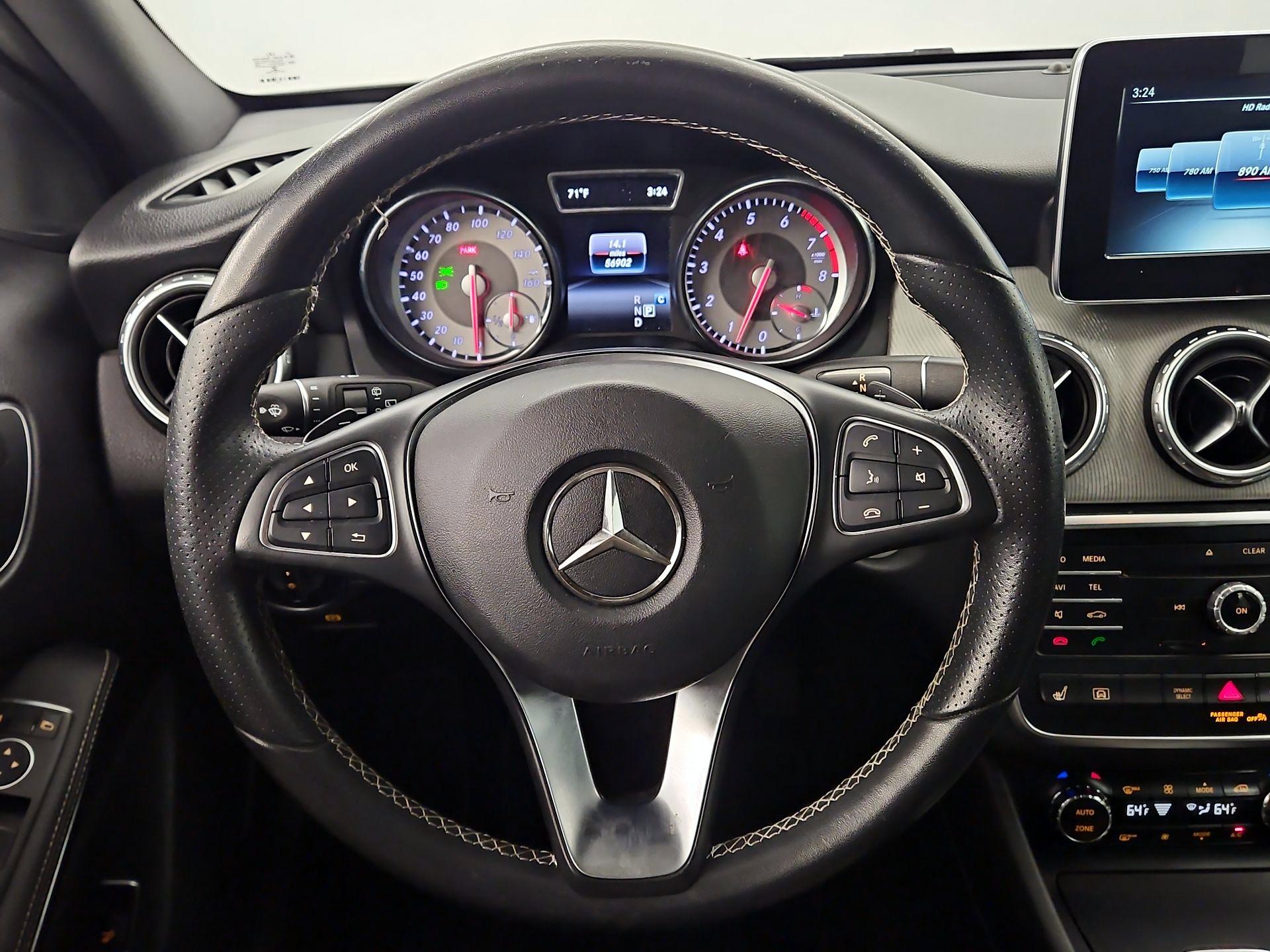 Thumbnail: 2017 Mercedes-Benz GLA - 10