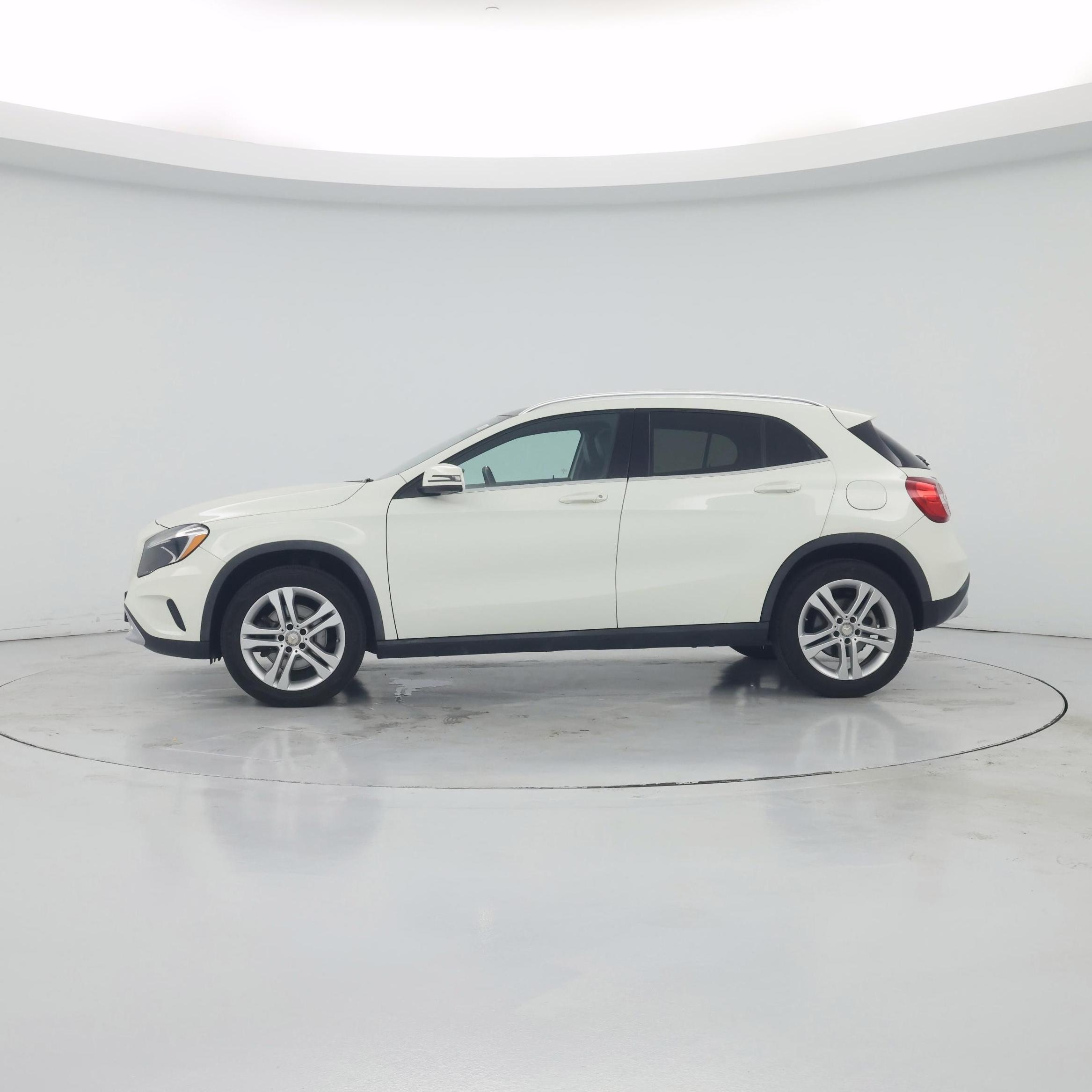 Thumbnail: 2017 Mercedes-Benz GLA - 3