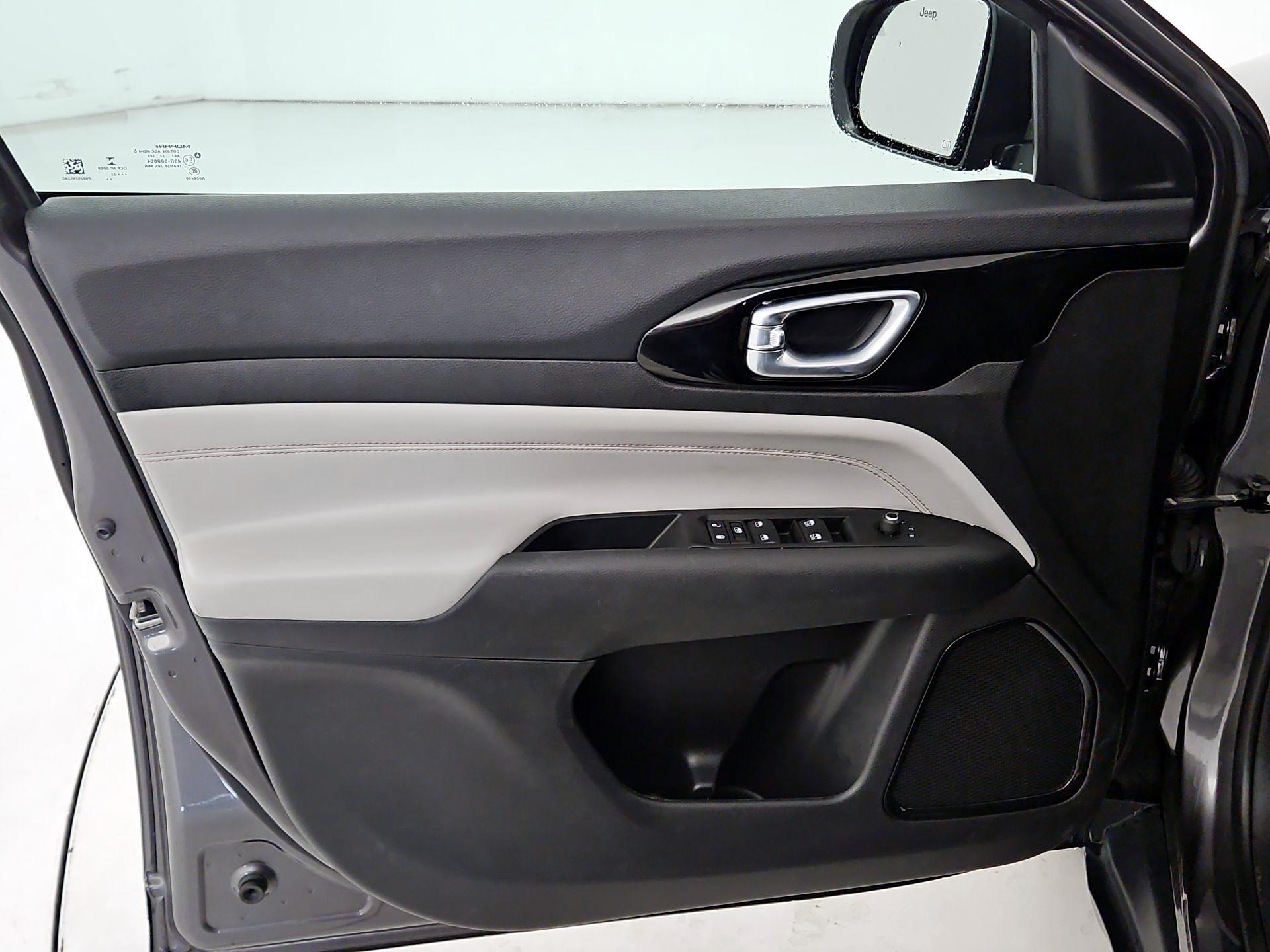 Thumbnail: 2022 Jeep Compass - 10
