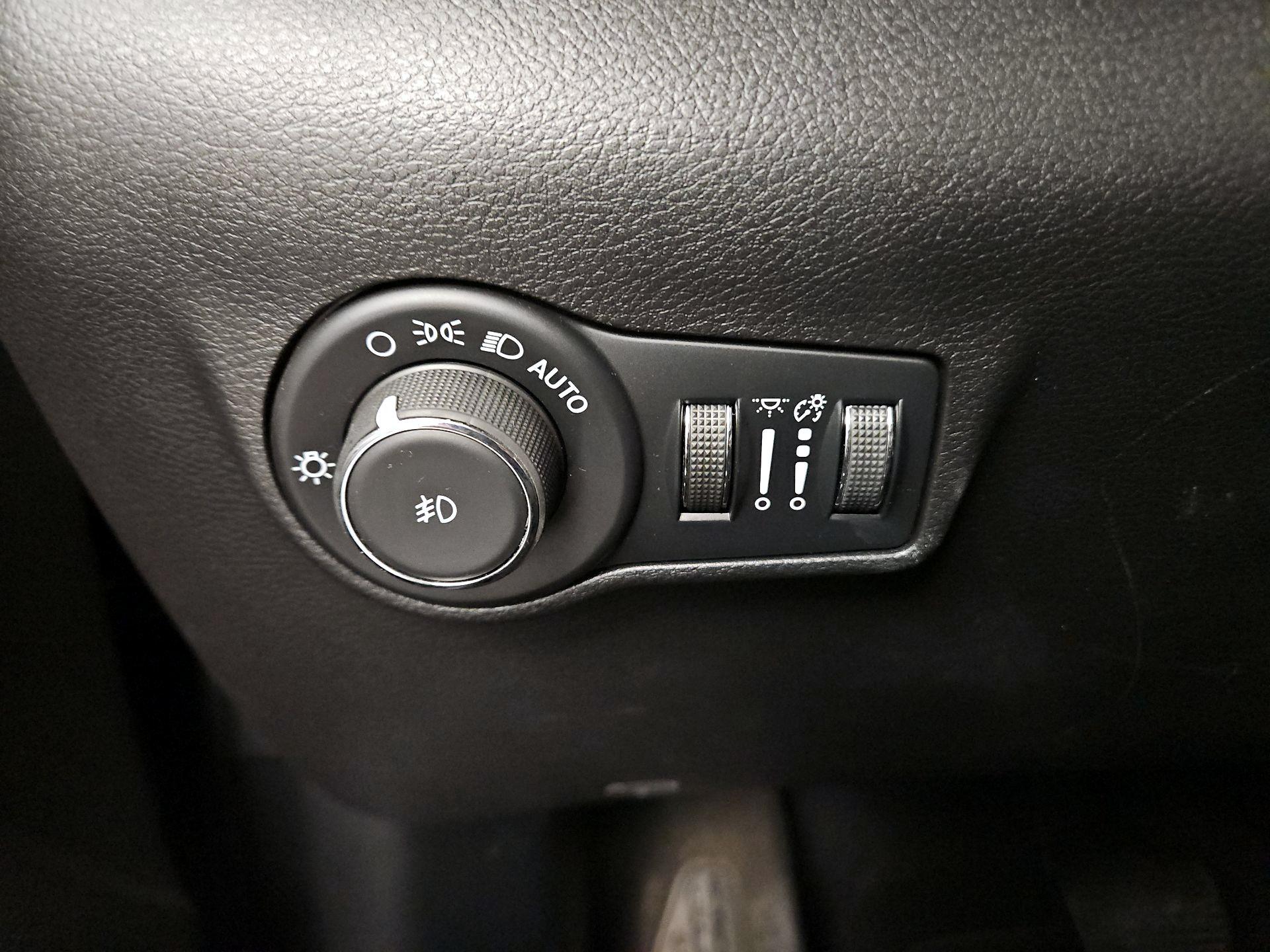 Thumbnail: 2022 Jeep Compass - 11