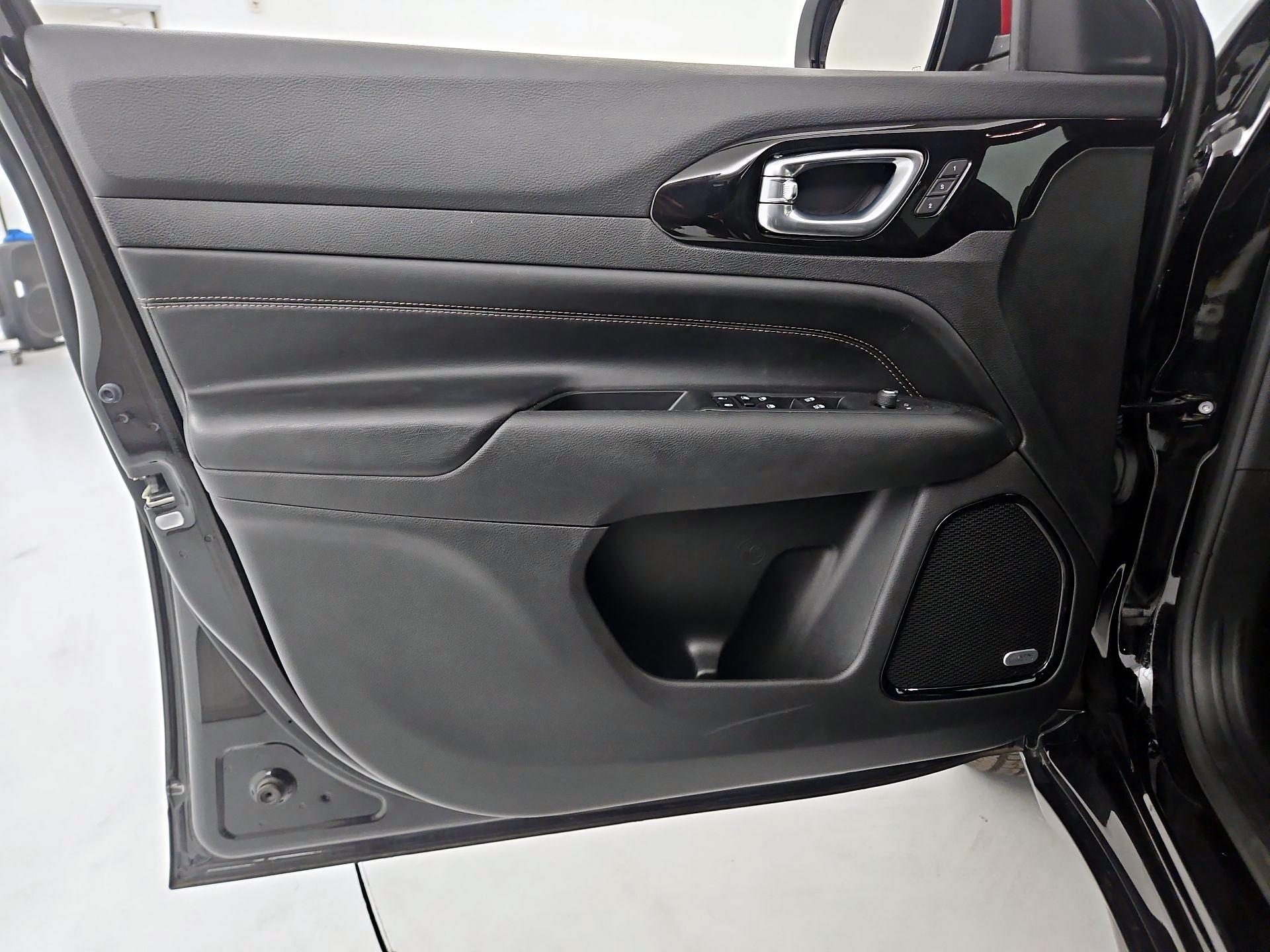 Thumbnail: 2023 Jeep Compass - 10